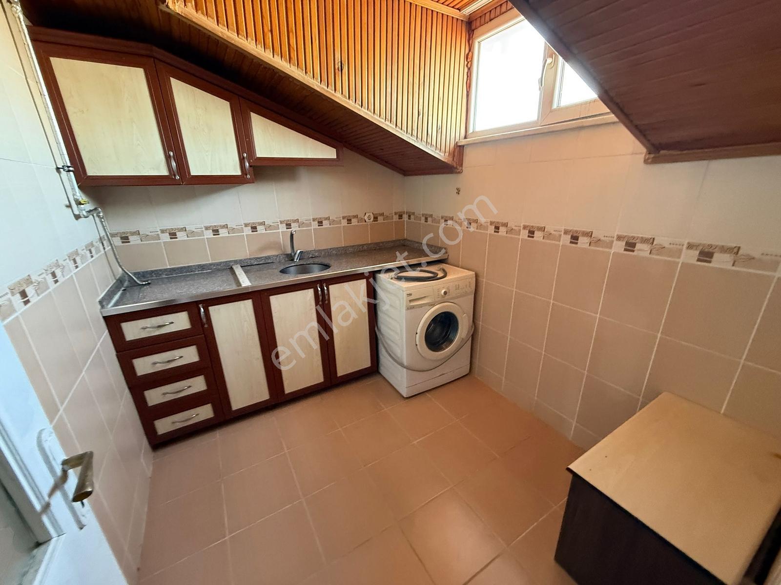 Home'dan İsmetpaşa Mah'de Bayana Kiralık 95m 2+1 Çatı Katı Daire - Görsel 3