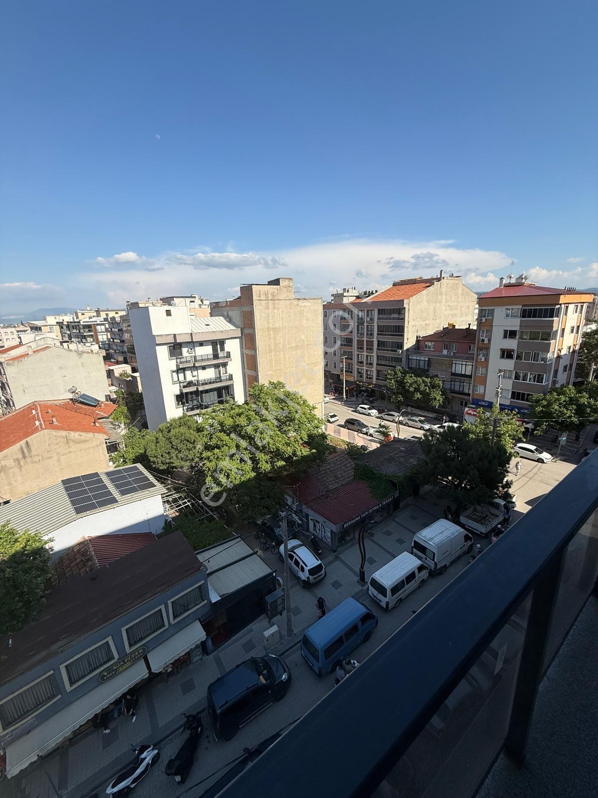 Bergama'nın Merkezinde Konforlu, Prestijli Kiralık 1+1 Ofisler - Görsel 18