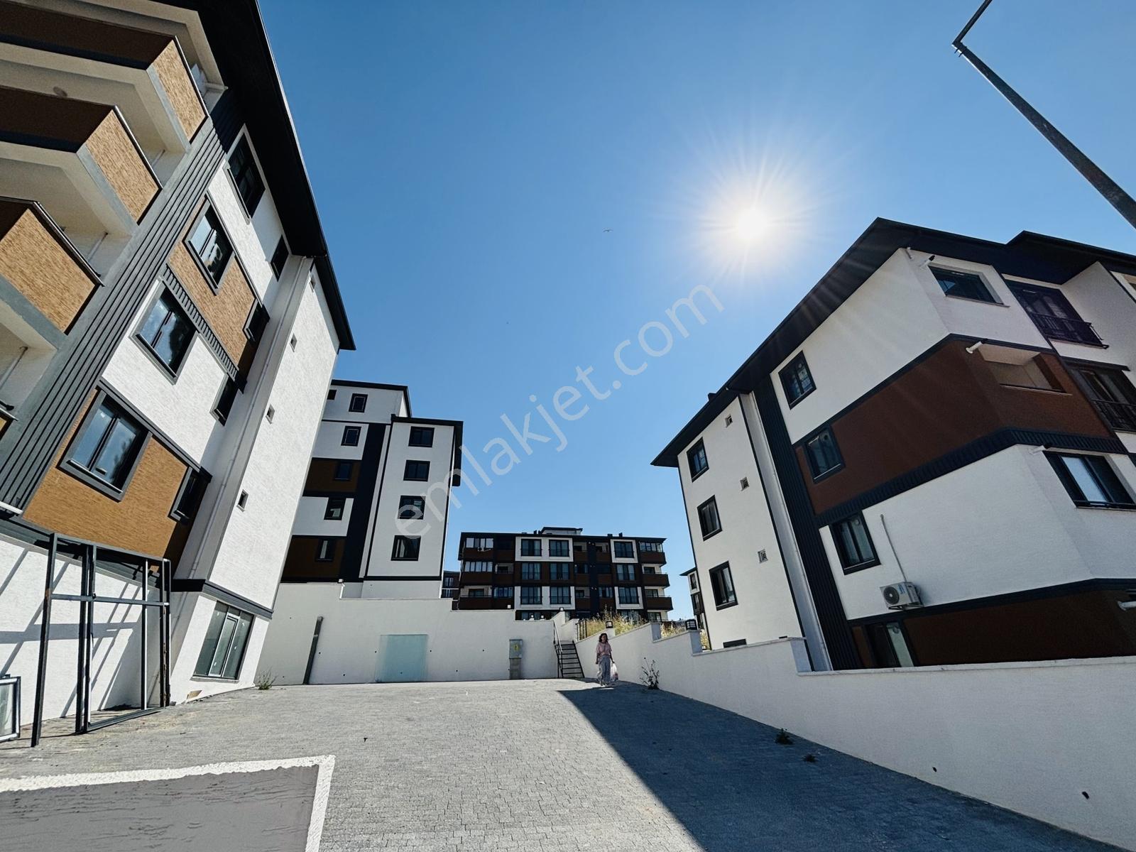 Sevinç'ten Yeni Mahallede Full Cephesi Açık Balkonlu Kiralık 1+1 - Görsel 10