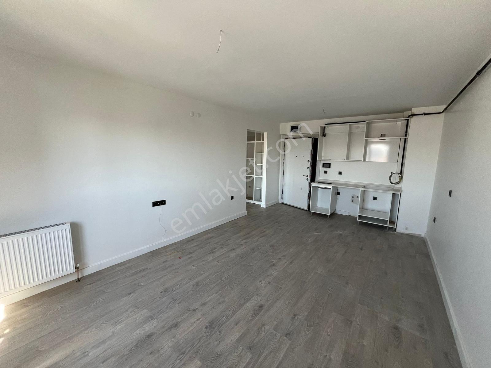 Net Yatırımdan 4 Mevsim Cadde Sitasinde Eşyalı Kiralık 1+1 Daire