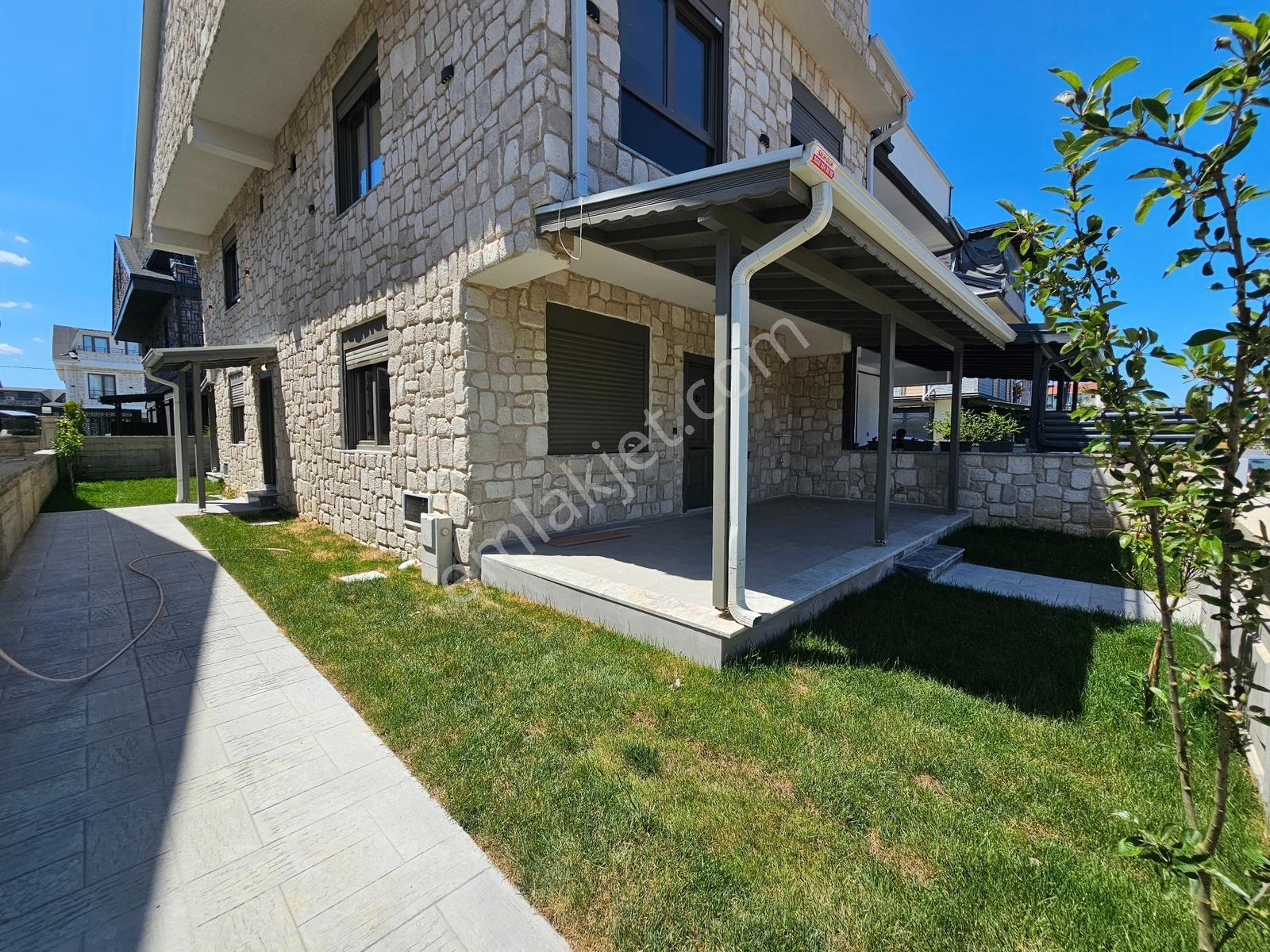 Deniz'den 4+1 Yerden Isıtmalı , Bahçeli Denize Yakın Villa - Görsel 9