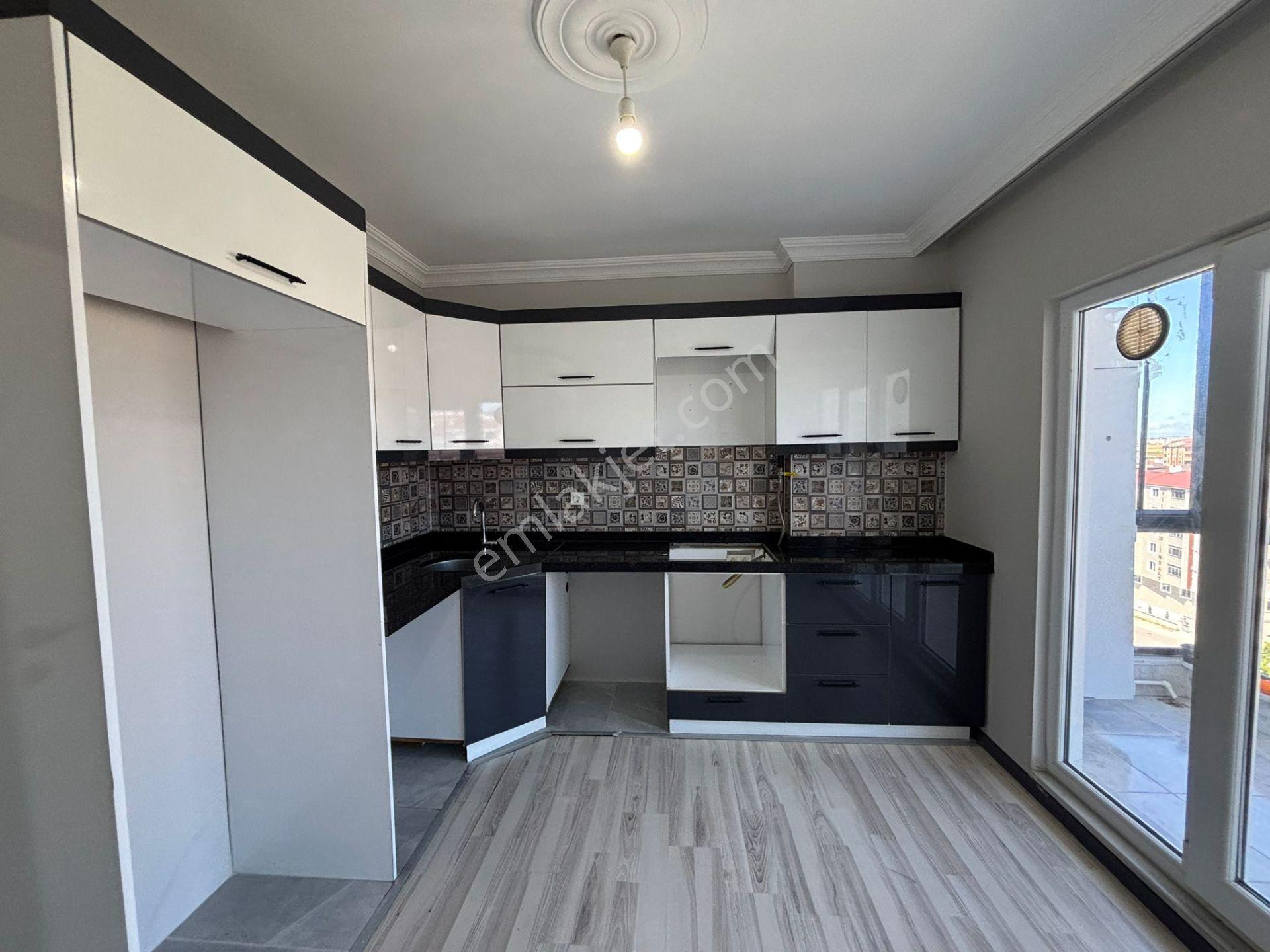 **eryıldız Gayrimenkul'den**çarşı İçinde Kapalı Pazar Ve Okullar Yanı Kiralık 2+1 Daire - Görsel 8