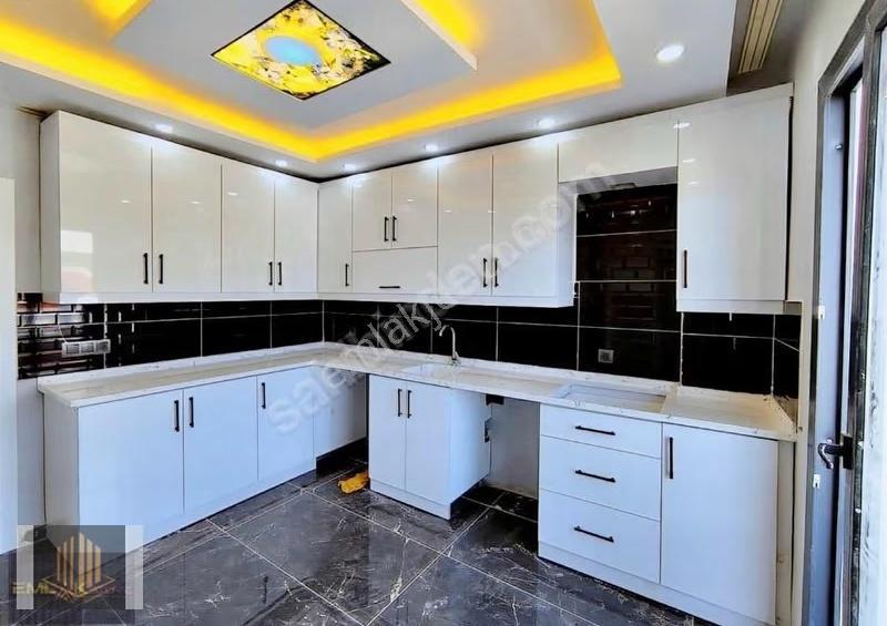 Sağlam'dan Bahçeşehir'de Geniş Oturumlu 2+1 Kiralık Daire