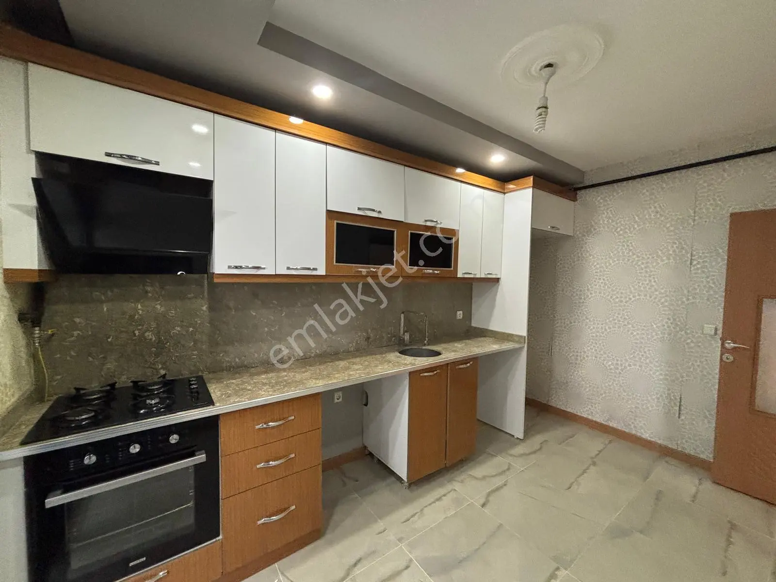 **eryıldız Gayrimenkul'den**gültepe Mah.site İçinde İskanlı Kiralık Lüx 2+1 Yüksek Giriş Daire - Görsel 2