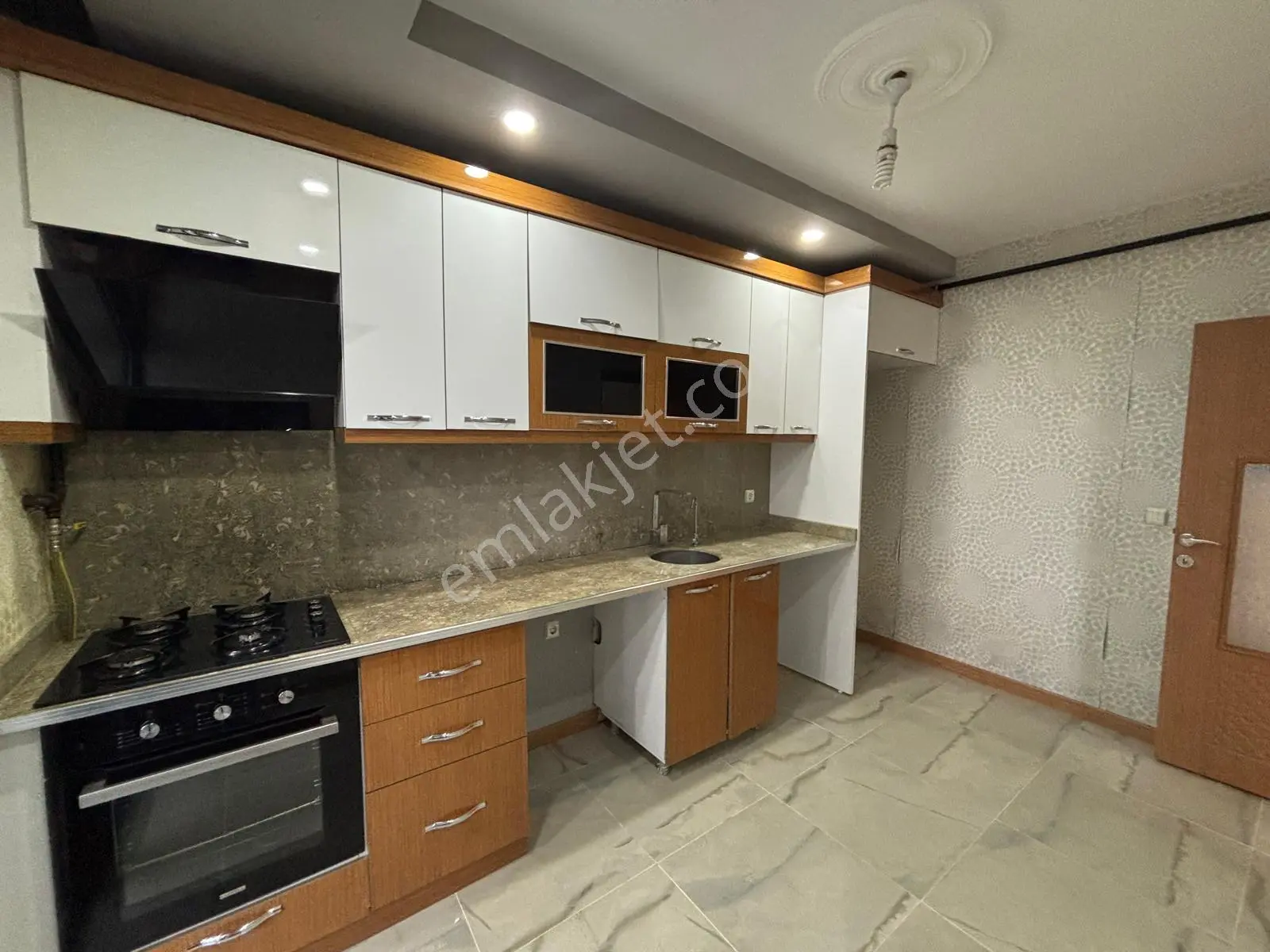 **eryıldız Gayrimenkul'den**gültepe Mah.site İçinde İskanlı Kiralık Lüx 2+1 Yüksek Giriş Daire - Görsel 3