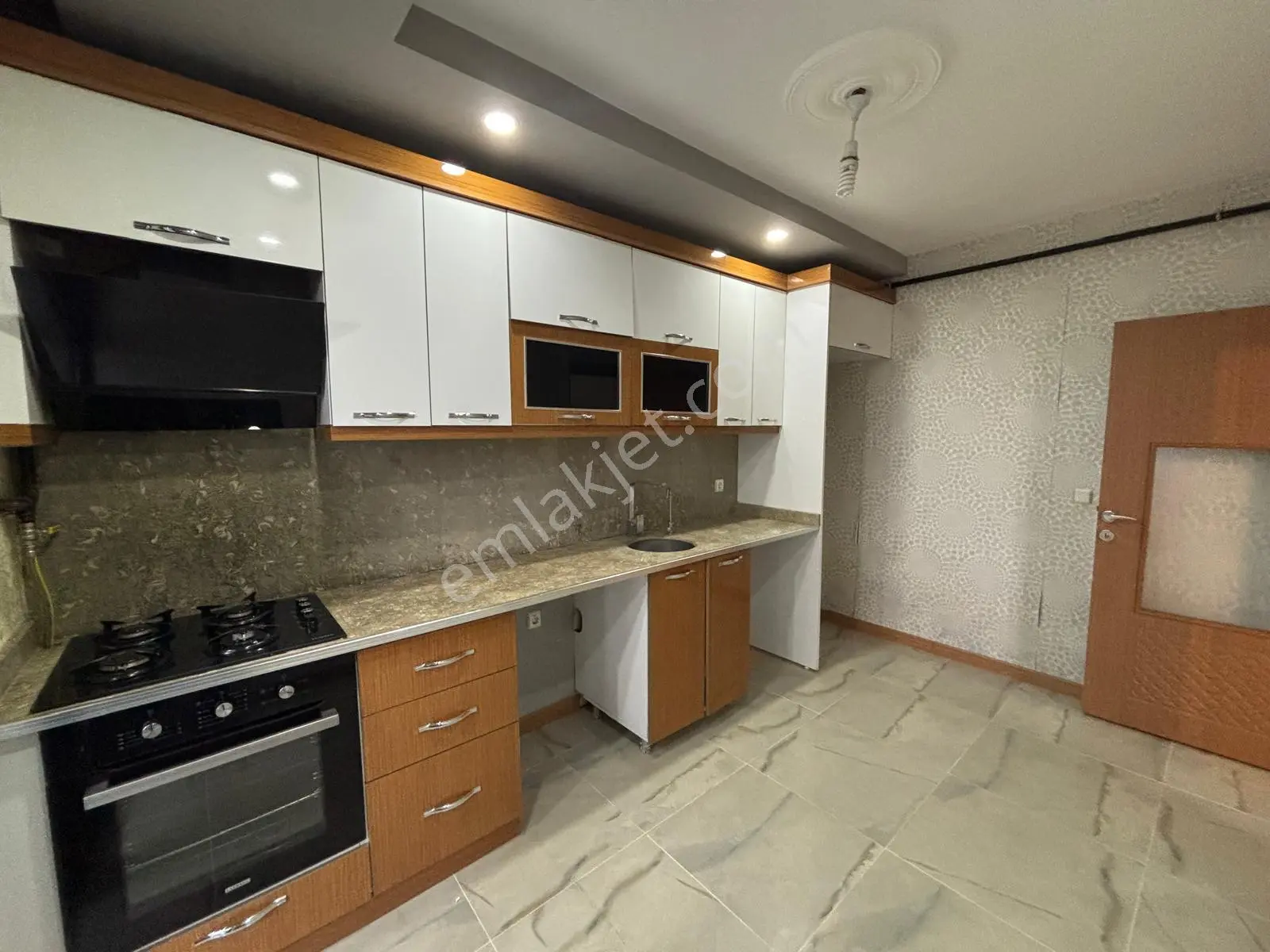 **eryıldız Gayrimenkul'den**gültepe Mah.site İçinde İskanlı Kiralık Lüx 2+1 Yüksek Giriş Daire - Görsel 4