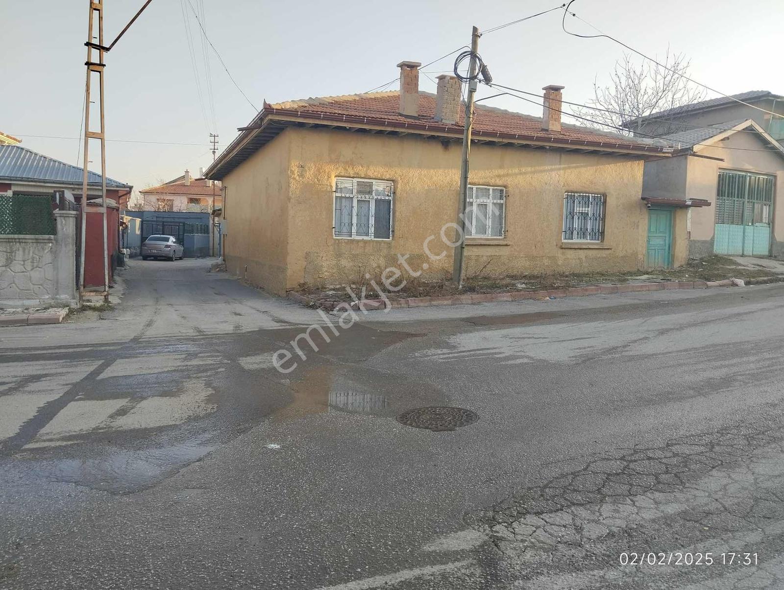 Kadınhanı Merkezde Satılık Bahçeli Geniş 4+1 Müstakil Ev - Görsel 18