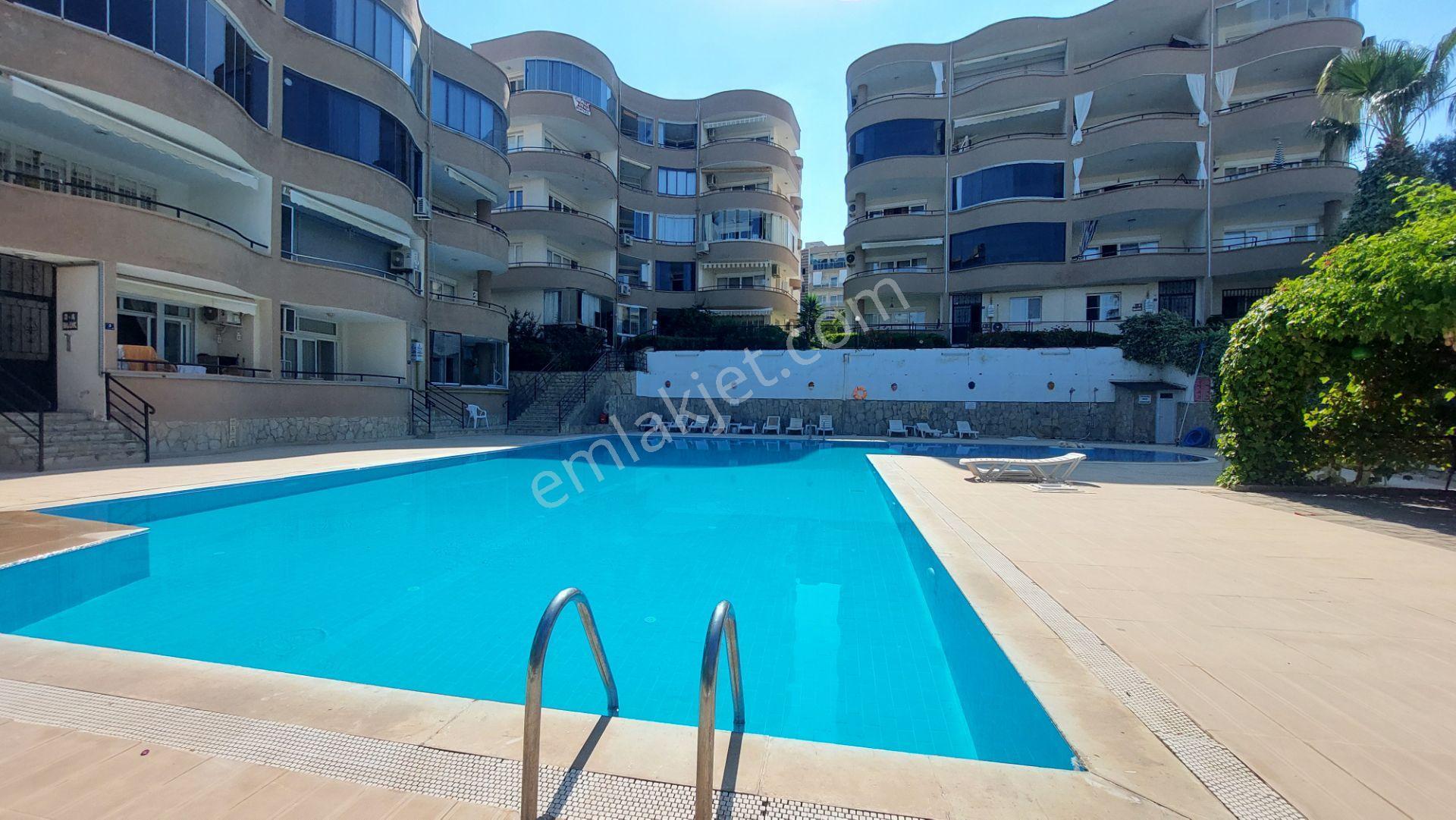 Kuşadası Marina Bölgesi Önü Açık Havuz Manzaralı Satılık Daire - Görsel 19