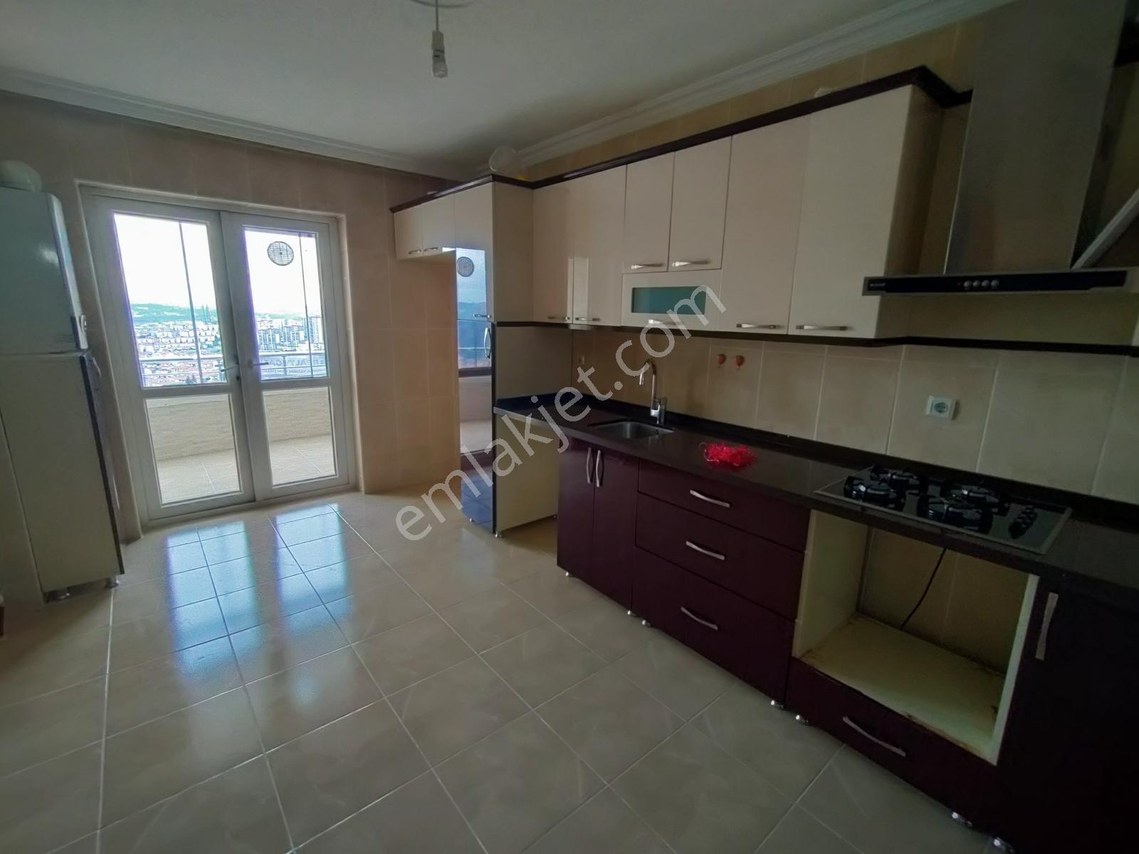 Ankara Manzaralı Merkezi Konum Yapılı Kapalı Otoparklı 4+1 Daire - Görsel 8