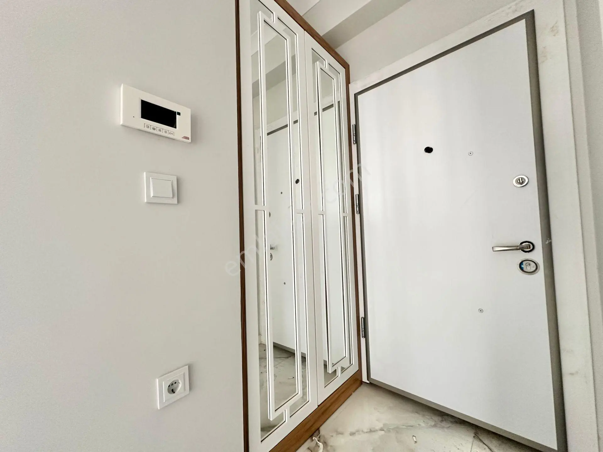 ꧁ay Emlaktan꧂küçükkuyu Mıhlı'da Lüks Butik Sitede Denize 300 M Bahçe Kullanımlı Satılık 2+1 Daire - Görsel 32