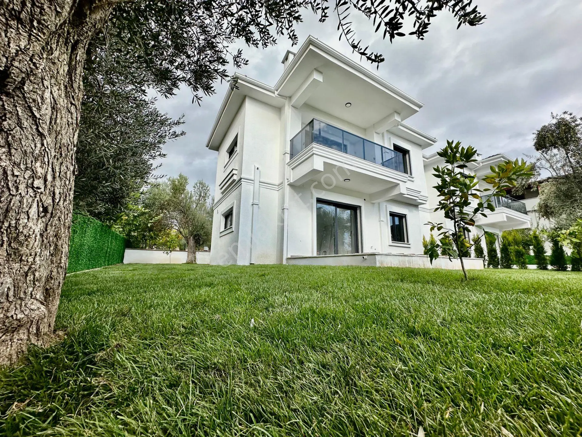 ꧁ay Emlaktan꧂küçükkuyu Mıhlı'da Lüks Butik Sitede Denize 300 M Bahçe Kullanımlı Satılık 2+1 Daire - Görsel 4