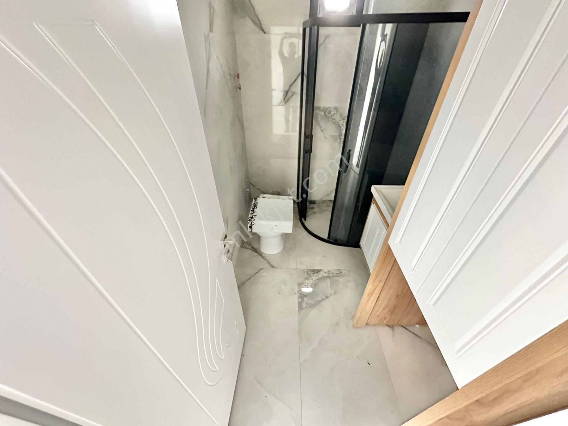 ꧁ay Emlaktan꧂küçükkuyu Mıhlı'da Lüks Butik Sitede Denize 300 M Bahçe Kullanımlı Satılık 2+1 Daire - Görsel 24