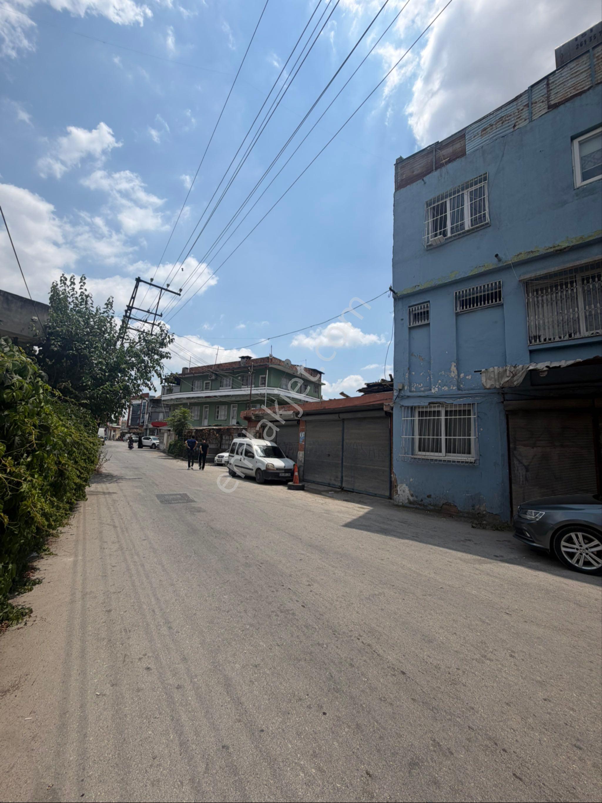 Ana Cadde Üzerinde Petek Pastanesi Sokağı - Görsel 25
