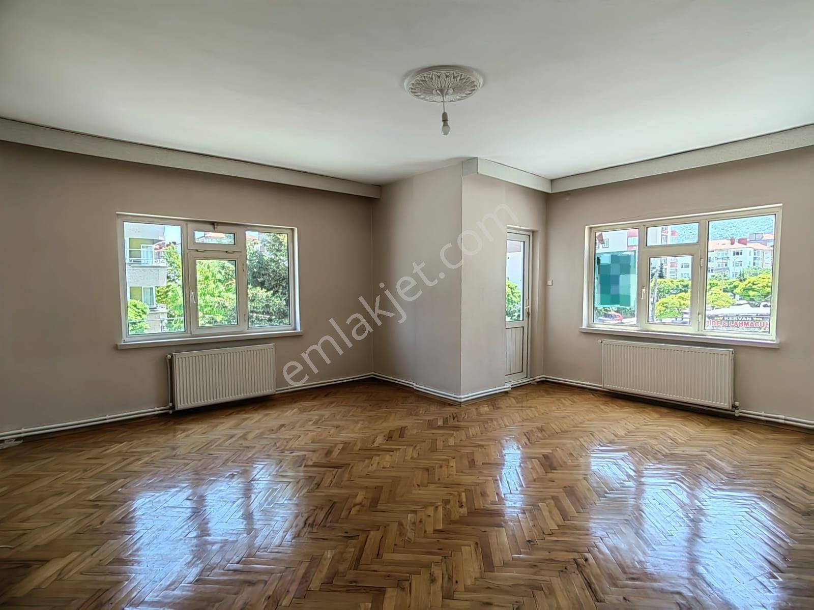 Akçay Emlak'tan Akşehir Koşuyolunda Mualla Nigar Ortaokulu Civarı Asansörlü Kiralık 3+1 Daire - Görsel 21
