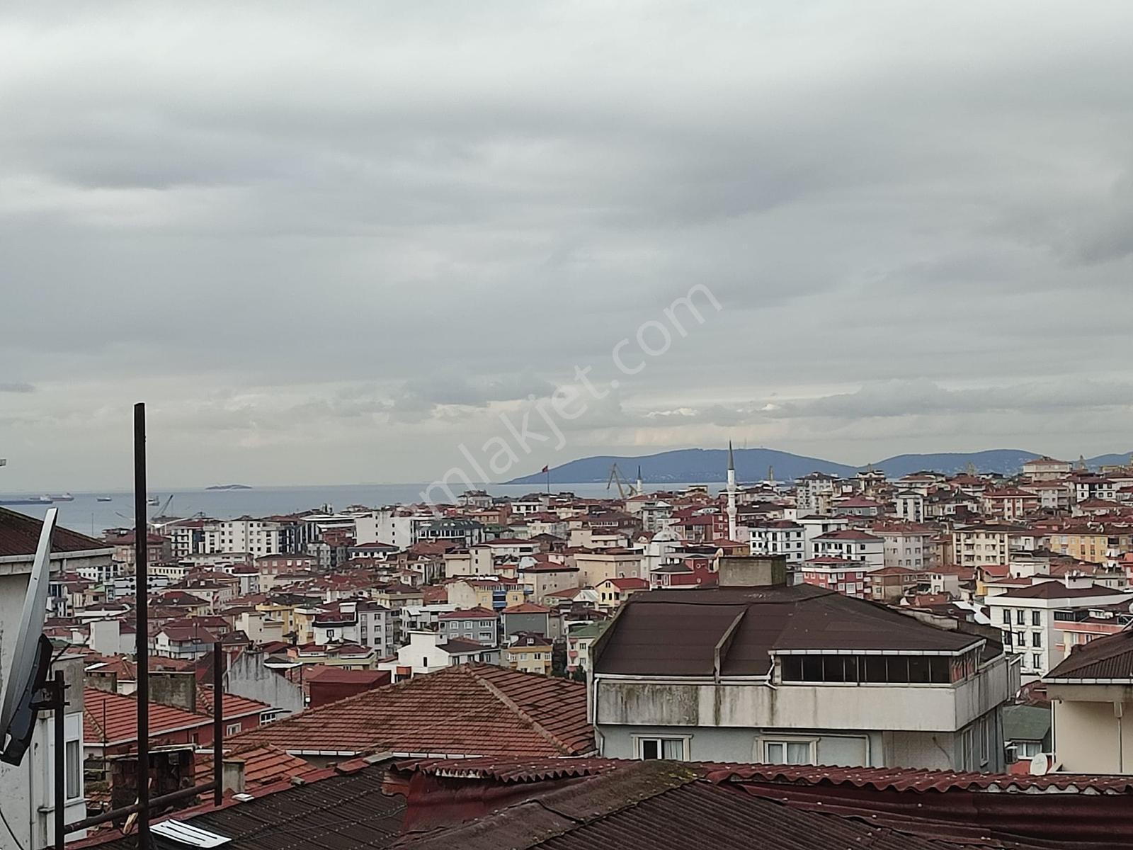 Esenyalı Da Evoraya Yakın Deniz Manzaralı 2+1 Satılık Daire