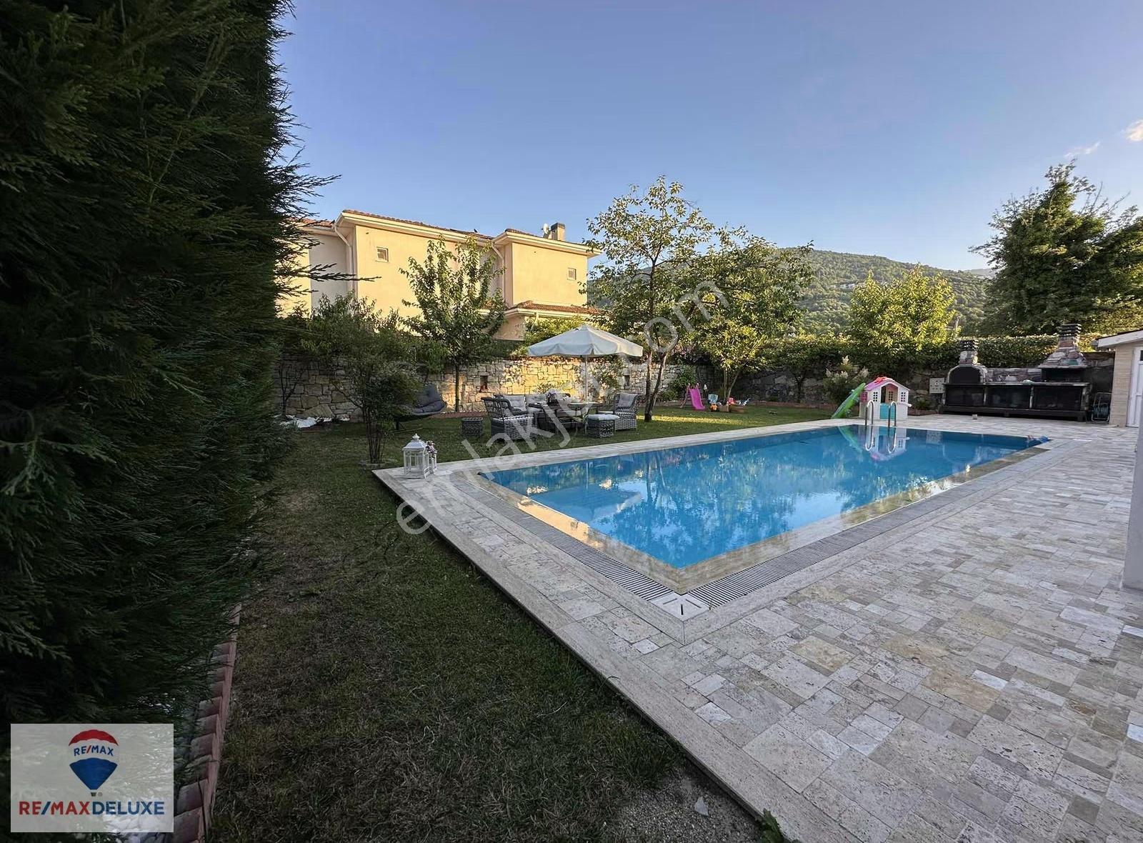 Sapanca'da Site İçinde Satılık Havuzlu Müstakil 5+1 Lüks Villa - Görsel 18
