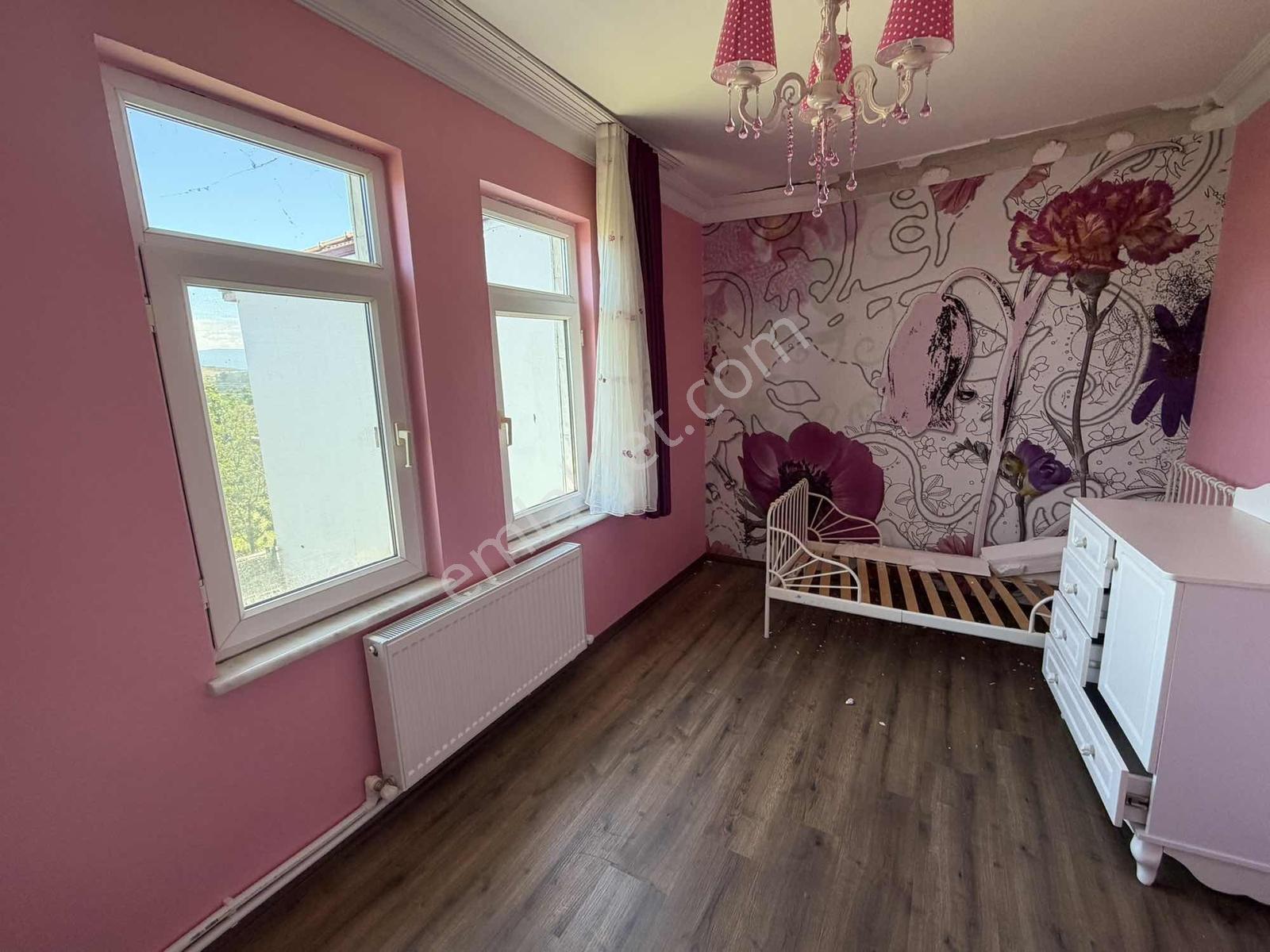 Satılık 3+1 Müstakil Ev Bahçe Ve Kapalı Teras Remax Ay - Görsel 12