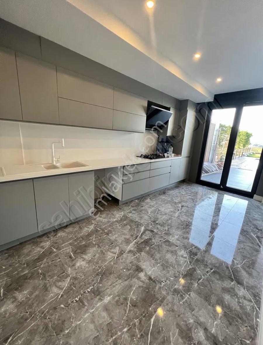 Zekeriyaköyde Modern Yeni Yapım Akıllı Ev Sistemli Satılık Villa - Görsel 17