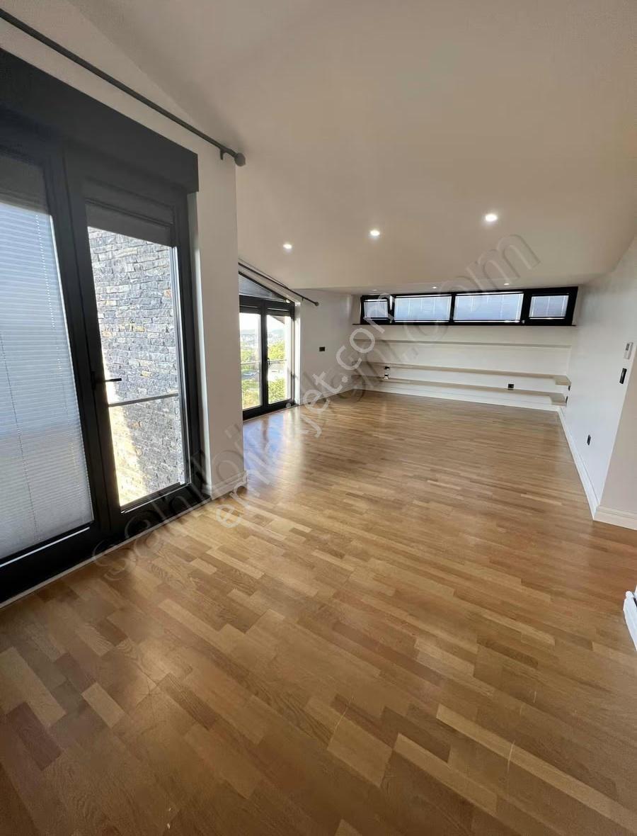 Zekeriyaköyde Modern Yeni Yapım Akıllı Ev Sistemli Satılık Villa - Görsel 12