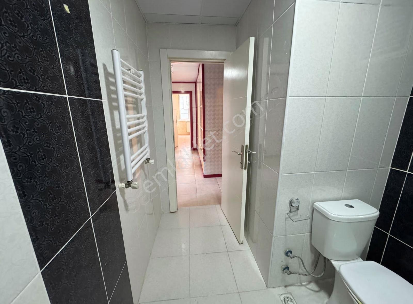 126. Sokak'da İskanlı 100 M2 Balkonlu Kapalı Mutfaklı Boş Daire - Görsel 6