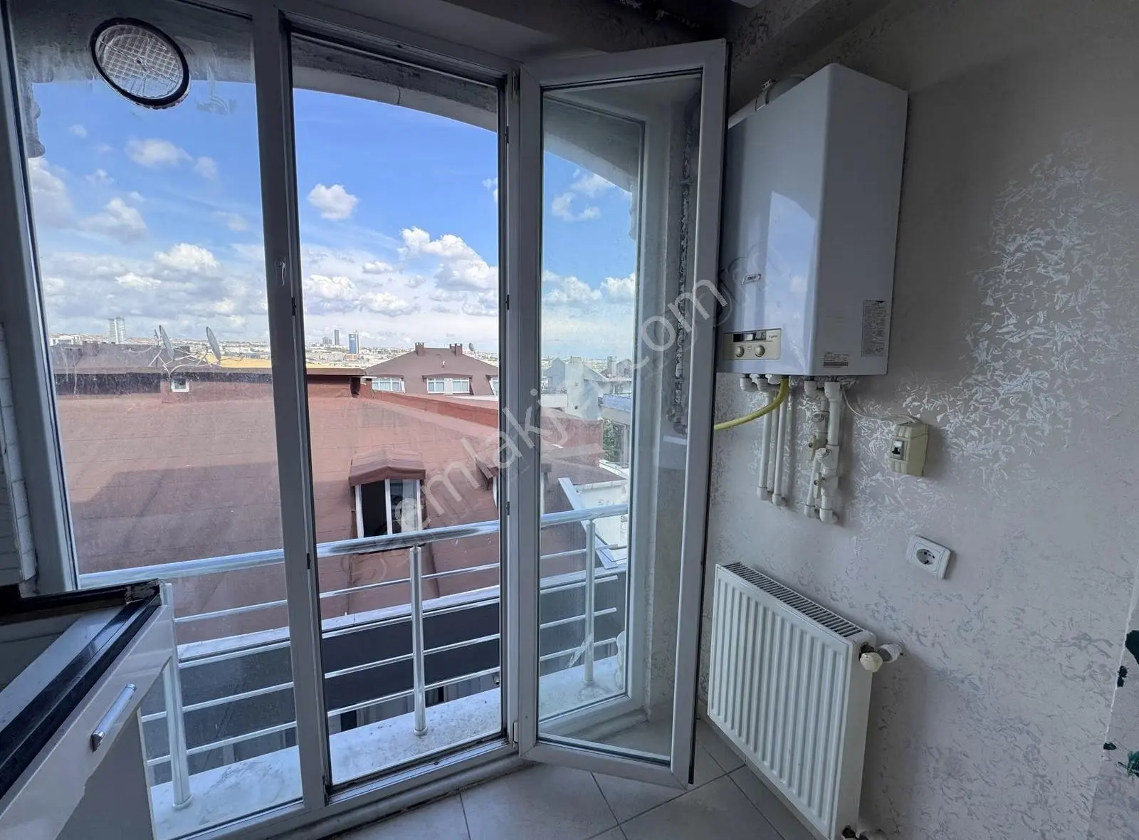 126. Sokak'da İskanlı 100 M2 Balkonlu Kapalı Mutfaklı Boş Daire - Görsel 10