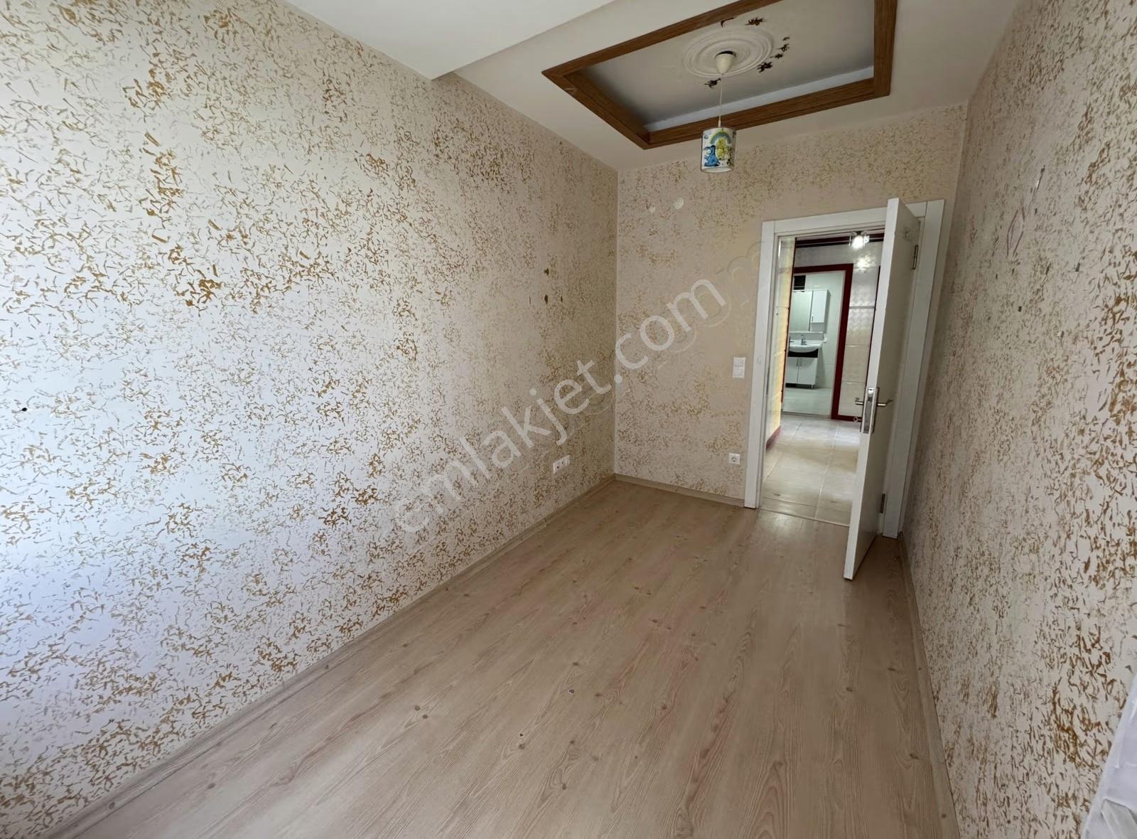 126. Sokak'da İskanlı 100 M2 Balkonlu Kapalı Mutfaklı Boş Daire - Görsel 11