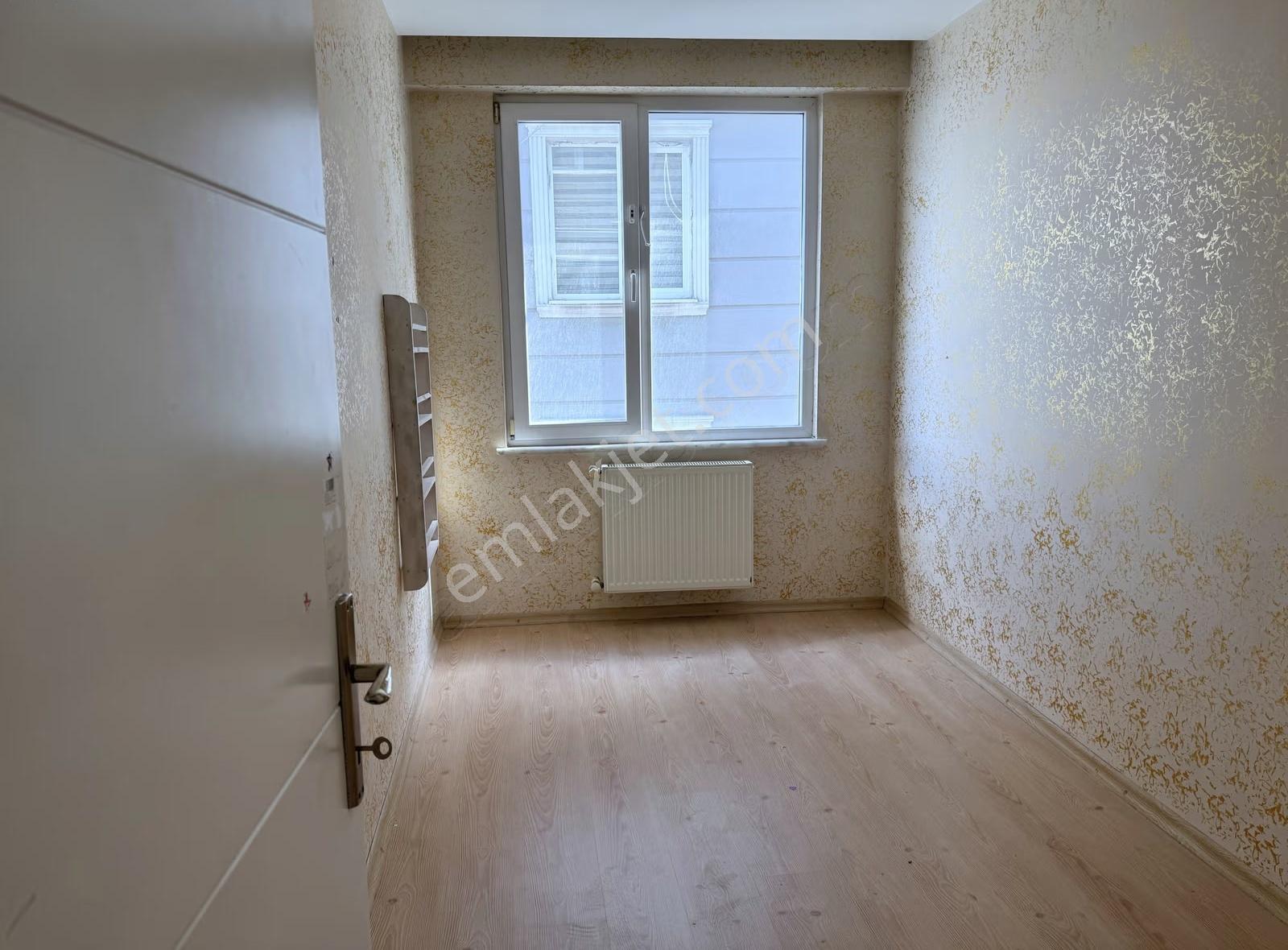 126. Sokak'da İskanlı 100 M2 Balkonlu Kapalı Mutfaklı Boş Daire - Görsel 12
