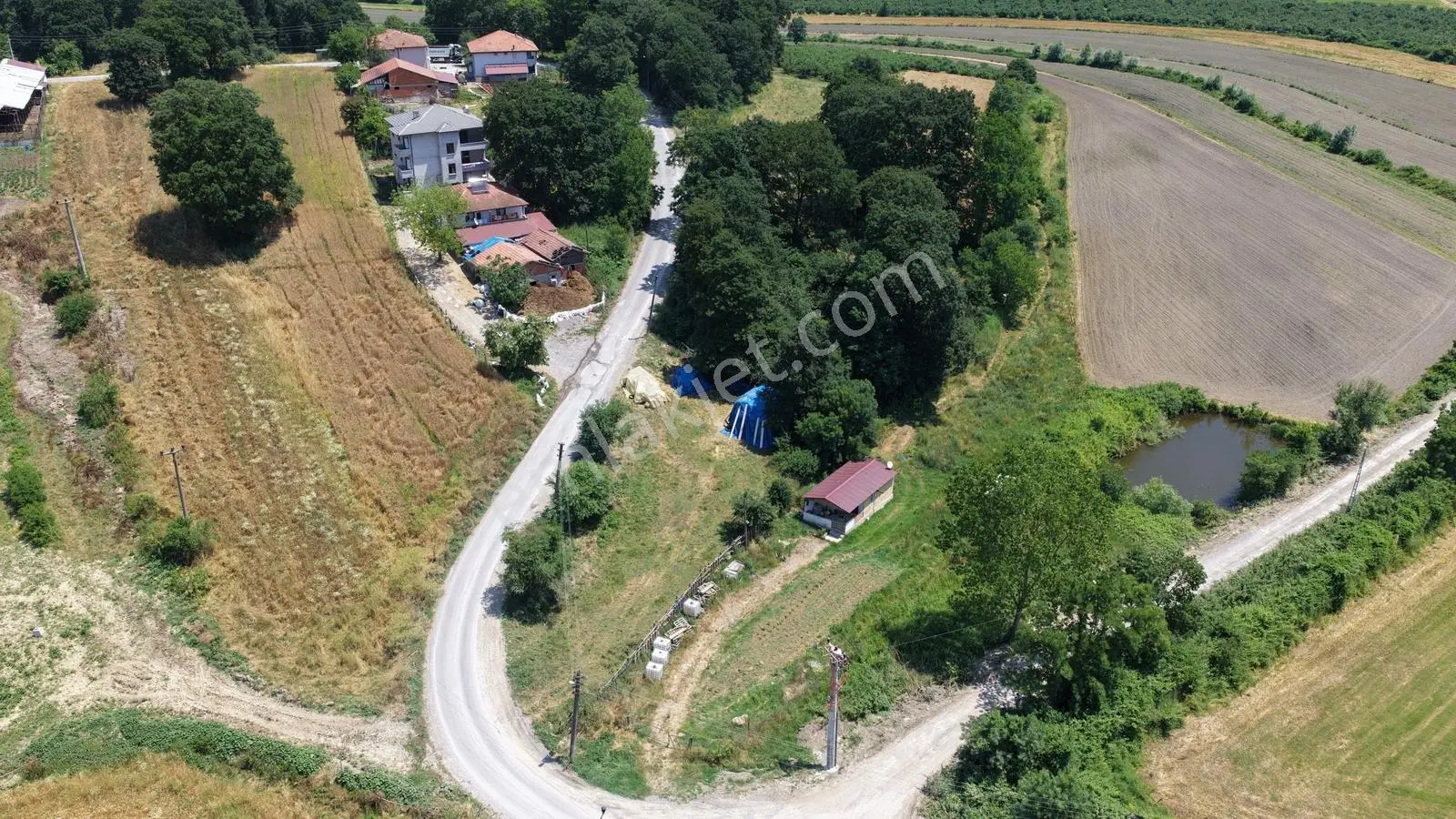 Karadikende Asfalt Yola Cepheli, Bağevi Ve Altyapılı 3.442 M2 - Görsel 10
