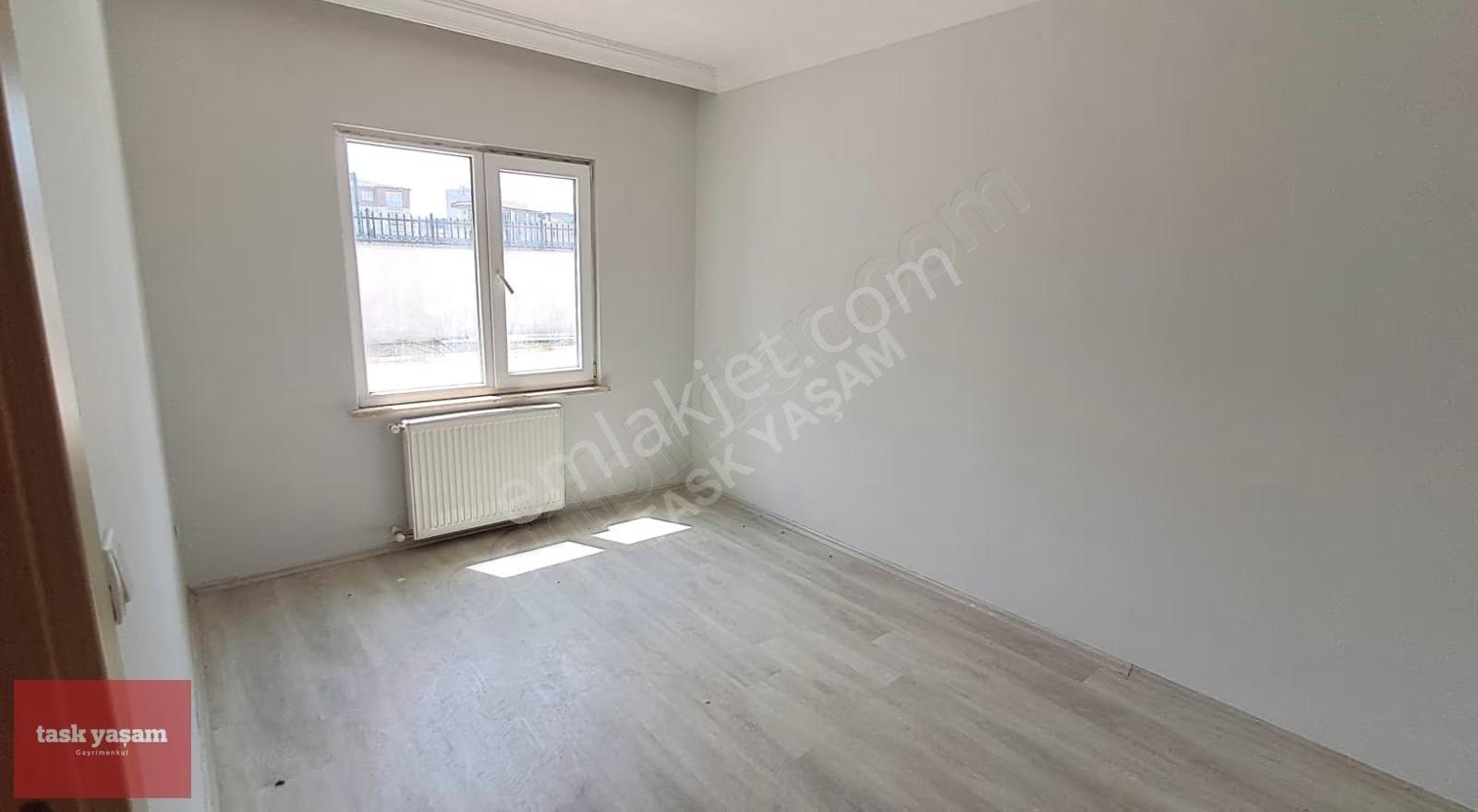 Çayırova Emek Göktürk Evlerinde Havuzlu 3+1 Satılık Geniş Daire - Görsel 15