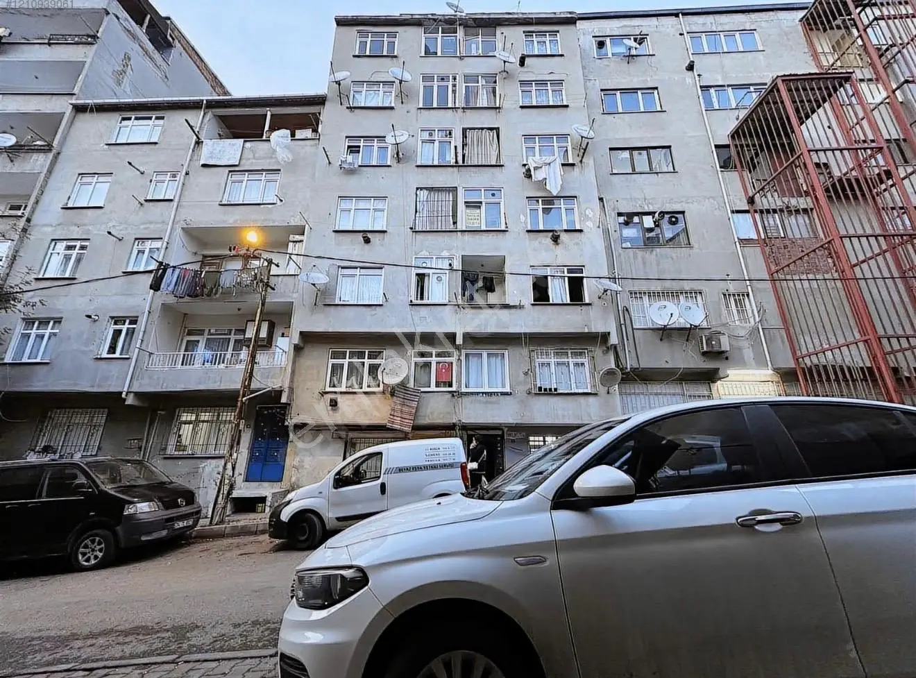 Akay Gayrimenkulden Satılık 1+1 Balkonlu Güney Cephe Daire