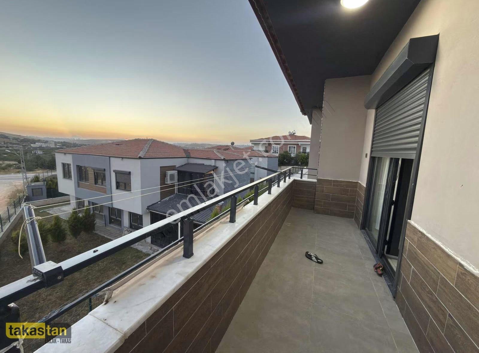 Körkün Merkezi Konumda Site İçerisinde Lüx 4+1 Villa - Görsel 11