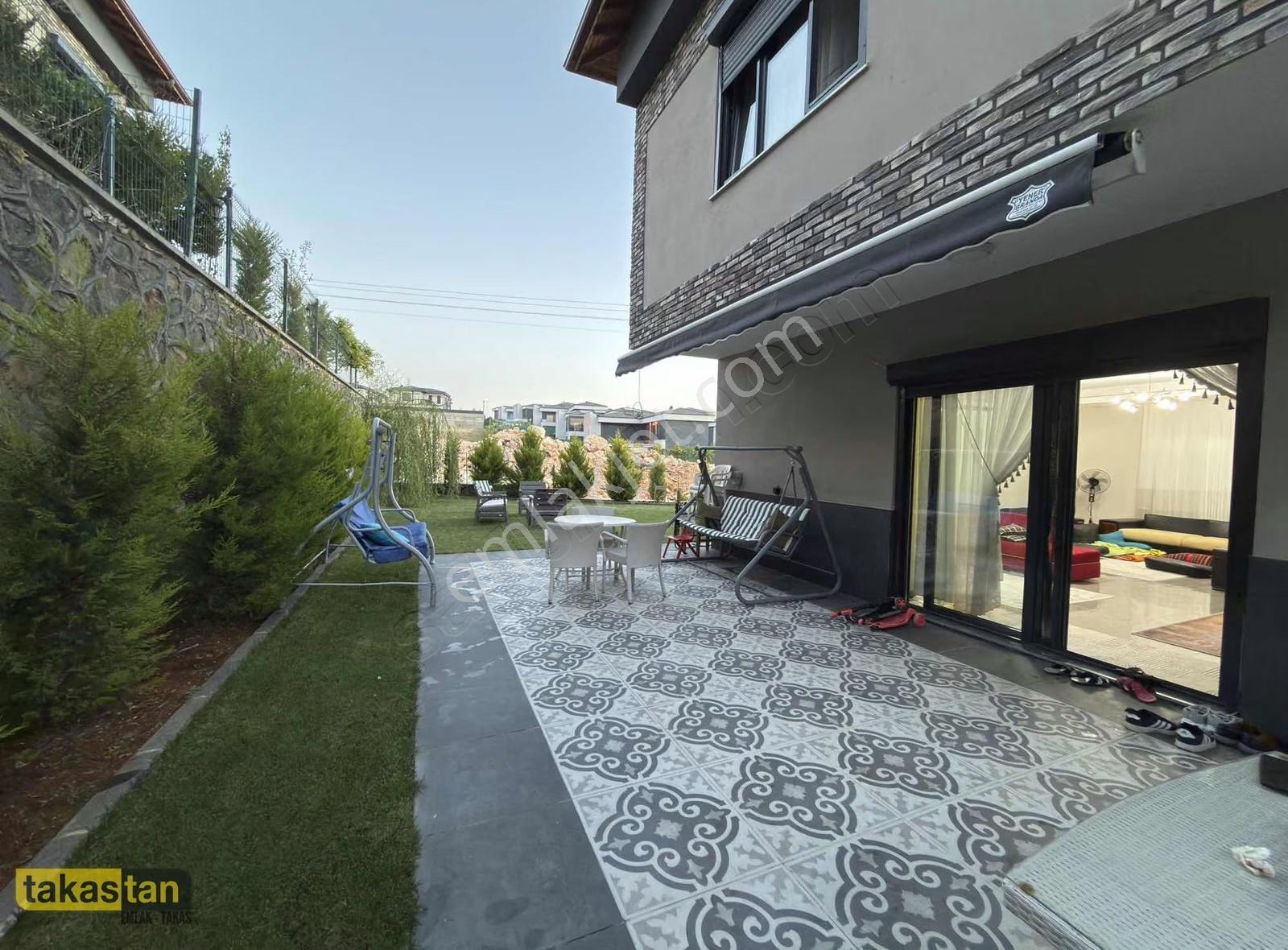 Körkün Merkezi Konumda Site İçerisinde Lüx 4+1 Villa - Görsel 20