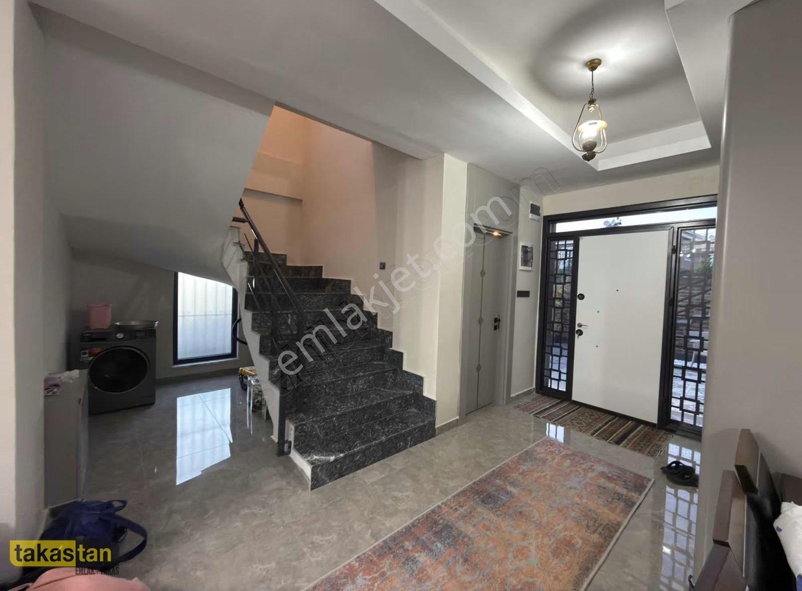 Körkün Merkezi Konumda Site İçerisinde Lüx 4+1 Villa - Görsel 4
