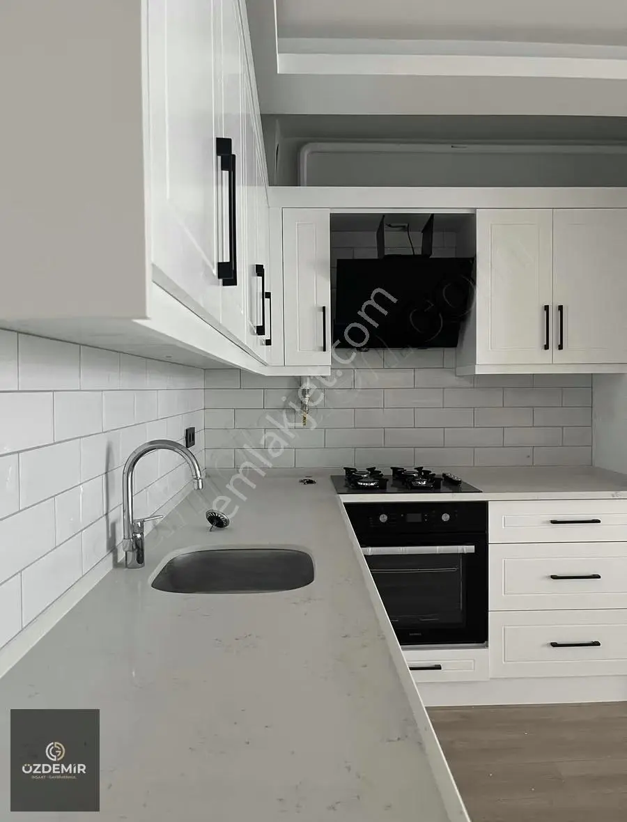 Cumhuriyet Mah Deniz Tarafı Kiralık Sıfır Geniş 2+1 100 M2 Daire - Görsel 3