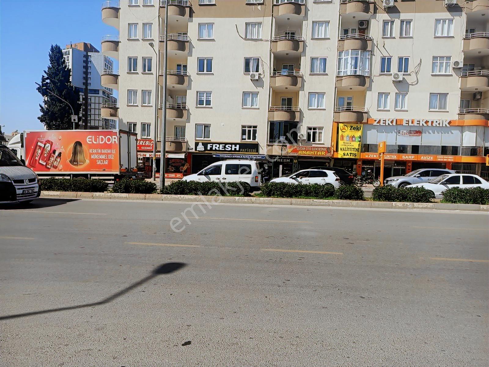 Mersin Üniversitesi Caddesi'nde Satılık Köşe Başında Dükkan - Görsel 29