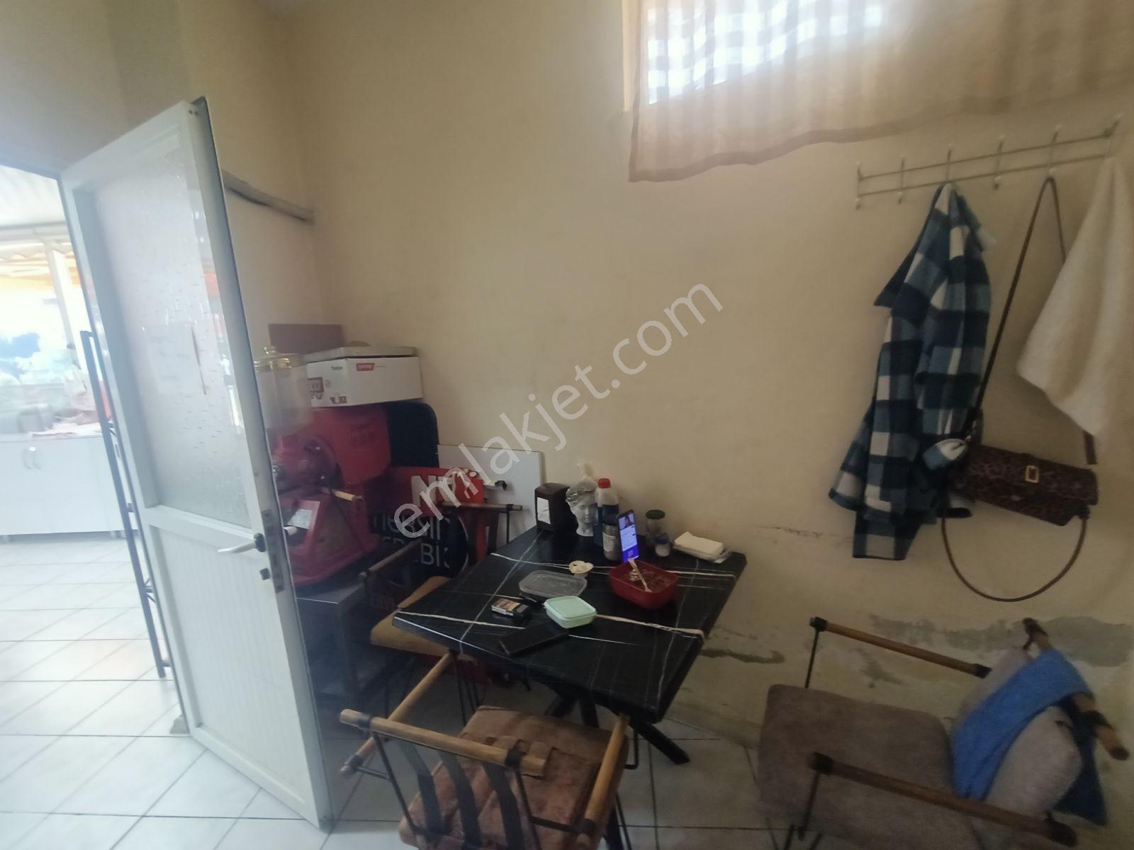 Mersin Üniversitesi Caddesi'nde Satılık Köşe Başında Dükkan - Görsel 8