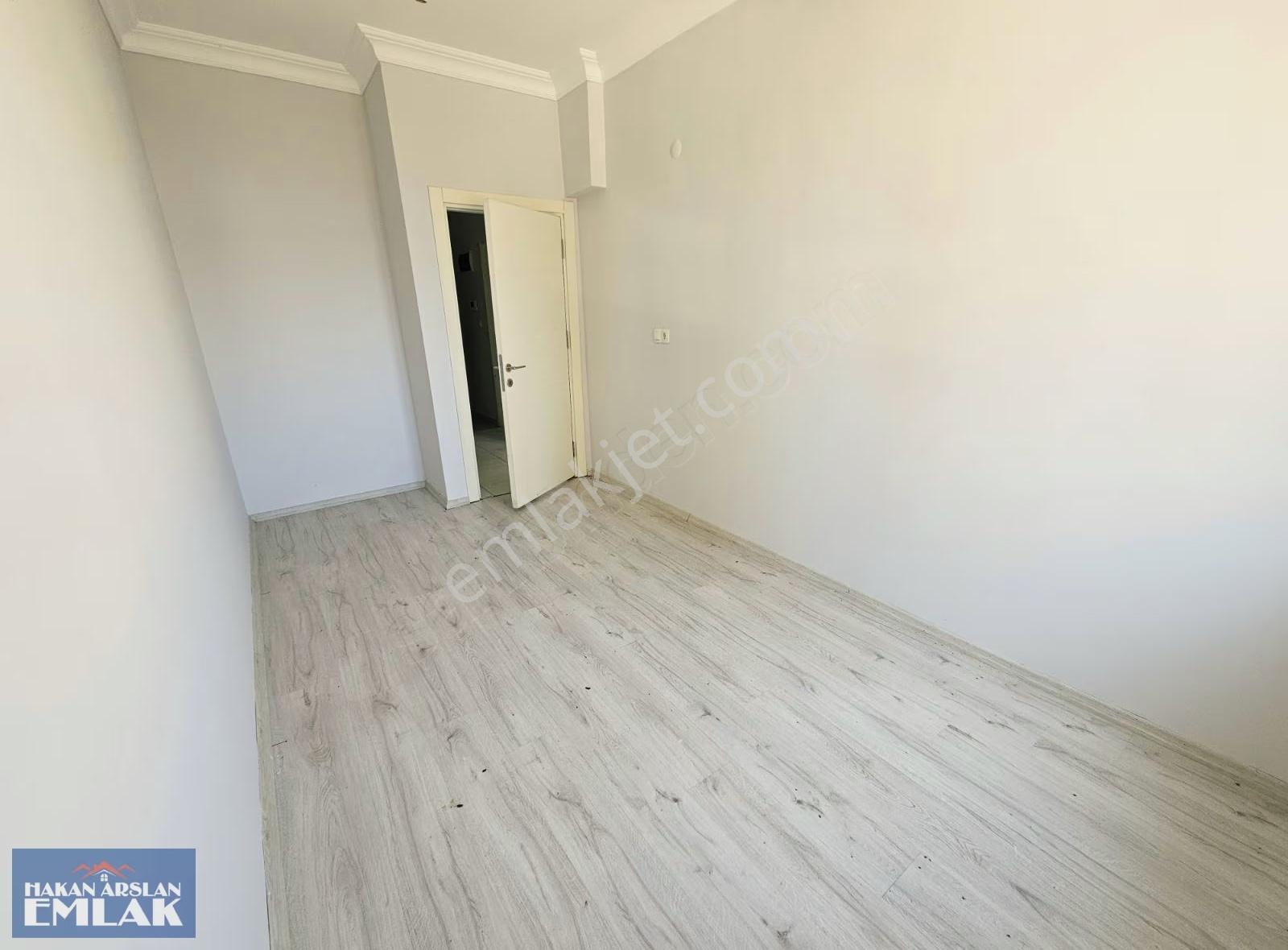 Kütükçü'de Güney Cephe Ayrı Mutfak Yol Cepheli 2+1 Giriş Daire - Görsel 3