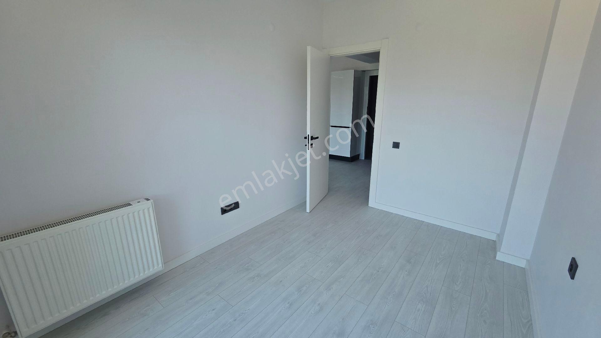 Atakentte Havuzlu Sitede 1+1 Kiralık Daire - Görsel 17