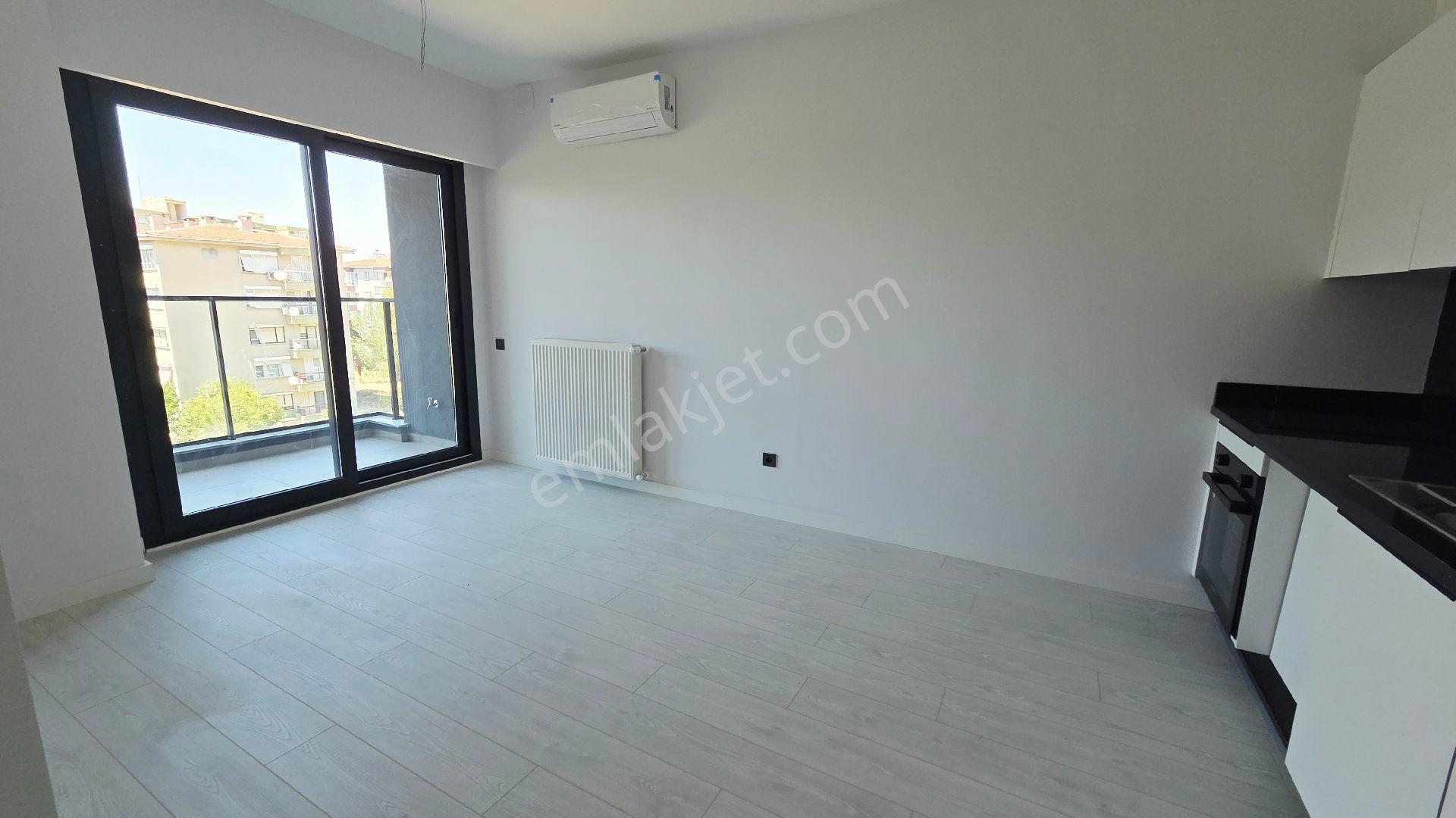Atakentte Havuzlu Sitede 1+1 Kiralık Daire - Görsel 8