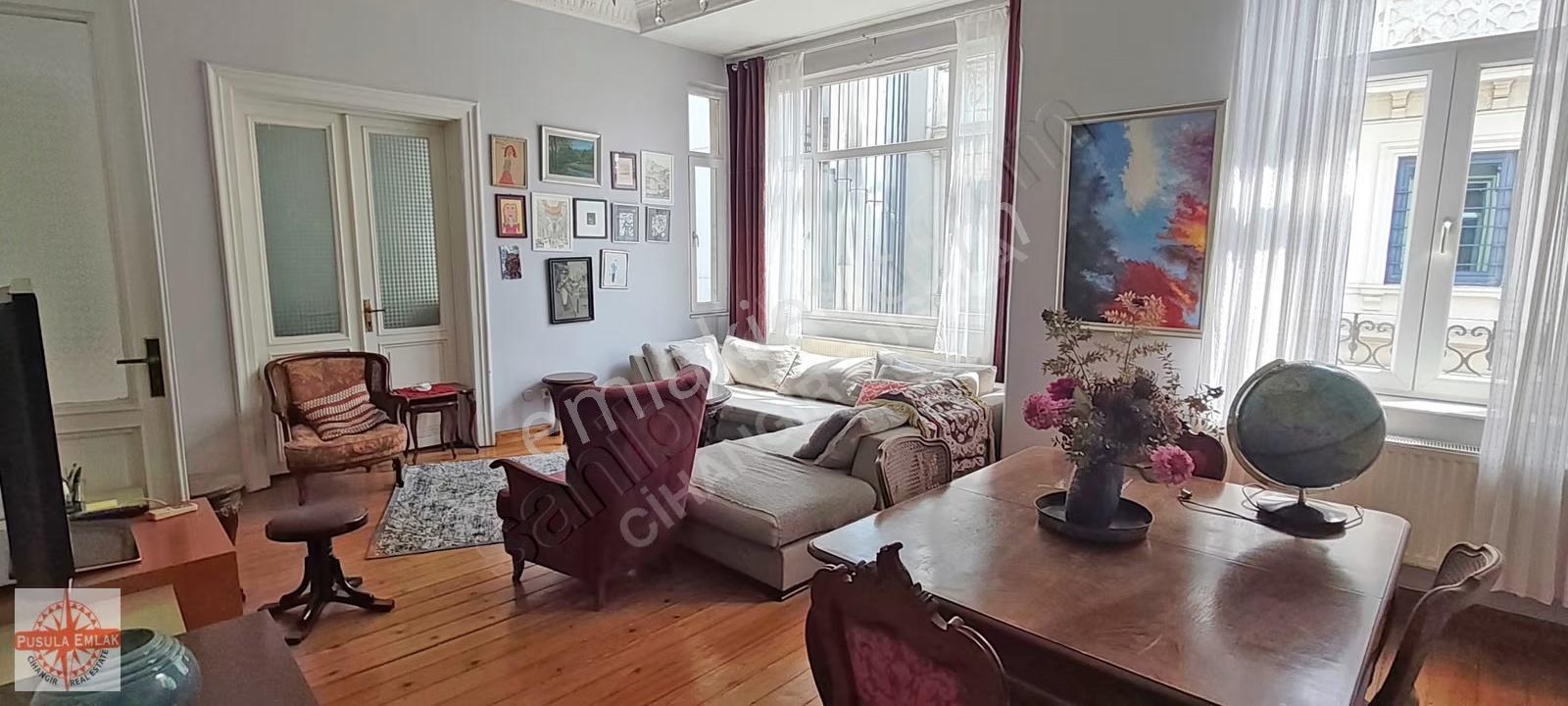 Historic Pera Apartment 5+1 High Ceilings & Full Furnished - Görsel 8