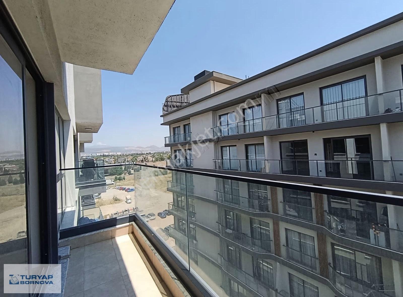 Bornova Latif Aydemir Business'da Sıfır Eşyalı 1+1 Kiralık Daire - Görsel 3