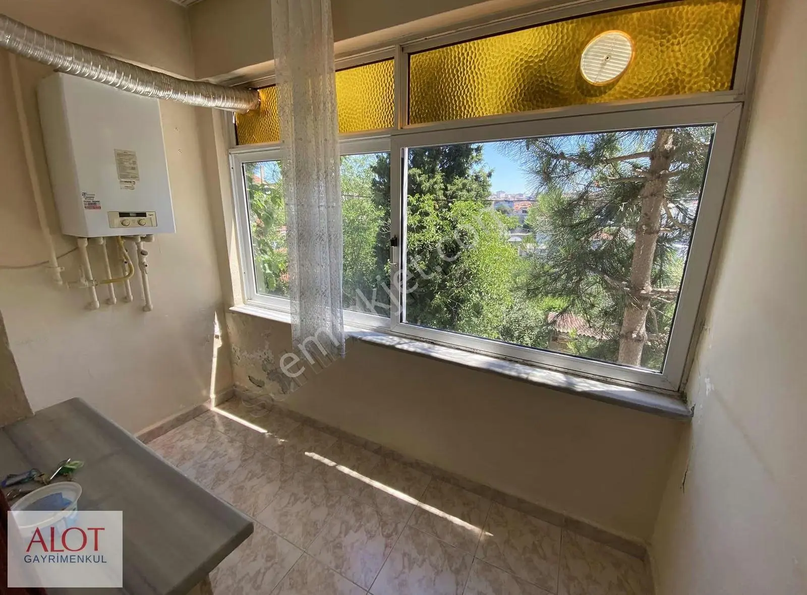 Kazdal Caddesi 2+1 Çift Balkonlu Aile Binasında Daire - Görsel 3