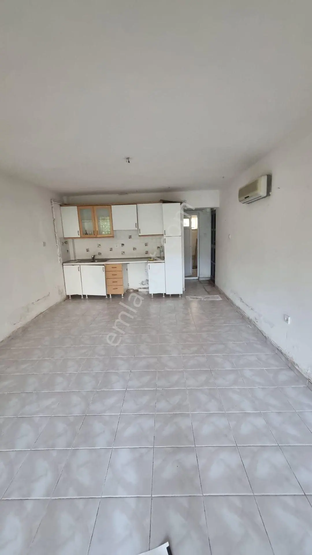 İçmeler Merkezde Denize 250m, Giriş Kat 1+1 Satılık Daire - Görsel 3