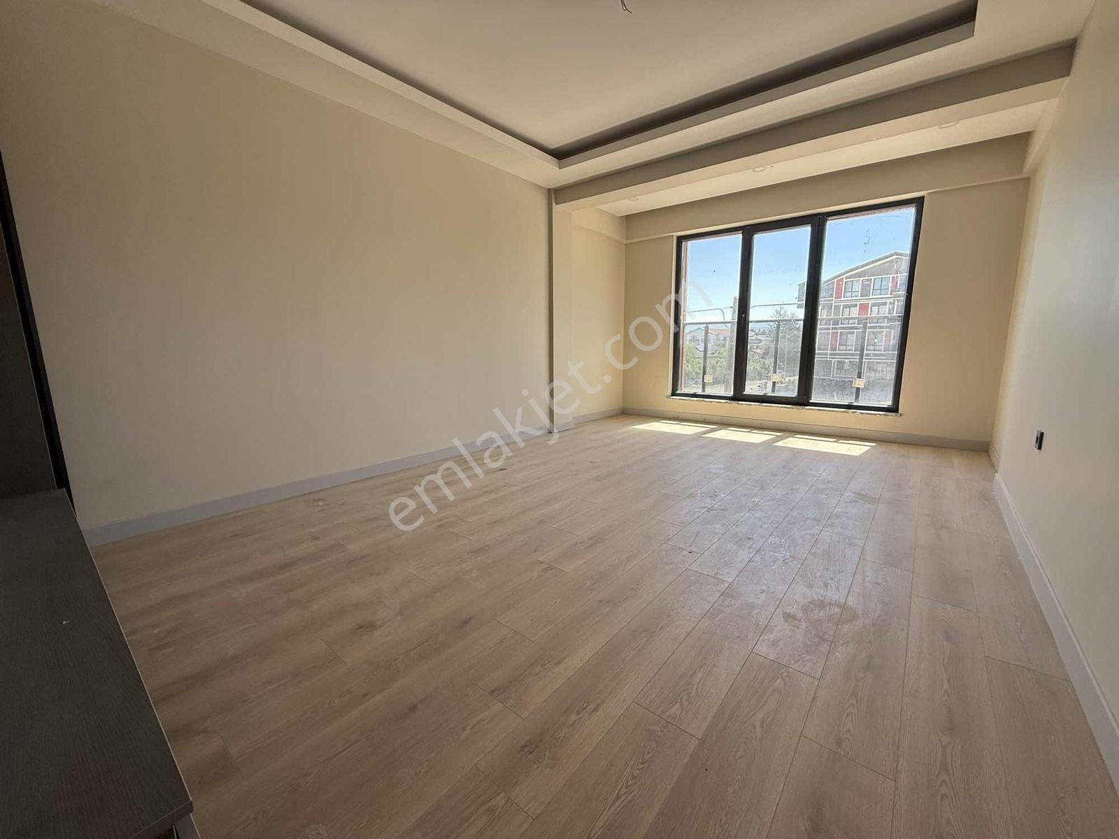 Alaçatı'dan/cadde Üstü/ara Katta/bağımsız Mutfak/geniş M2'li 2+1 - Görsel 14