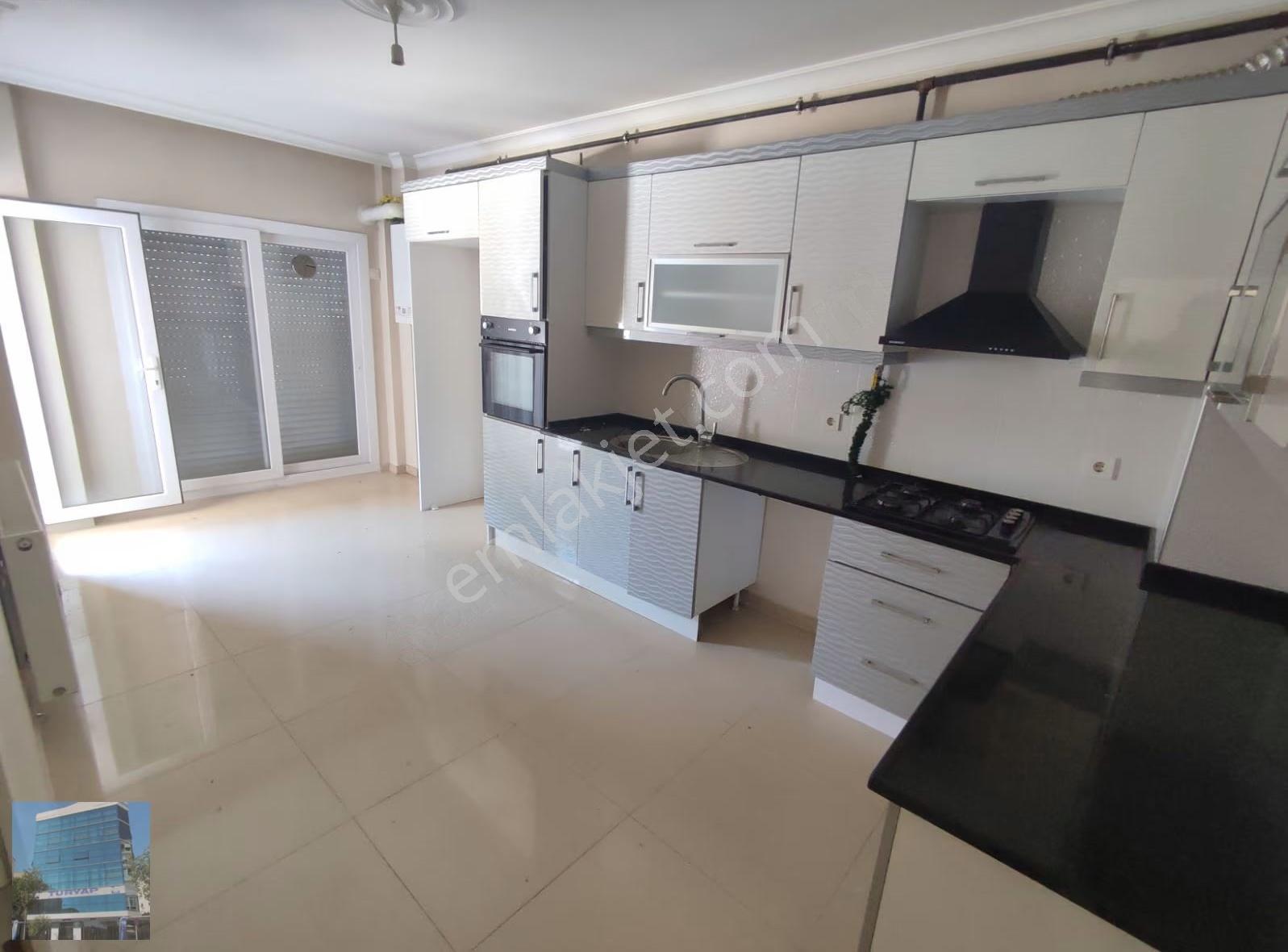 Yeni Girne, Soğukkuyu Mahallesi Geniş Ve Ferah Satılık 3+1 Daire