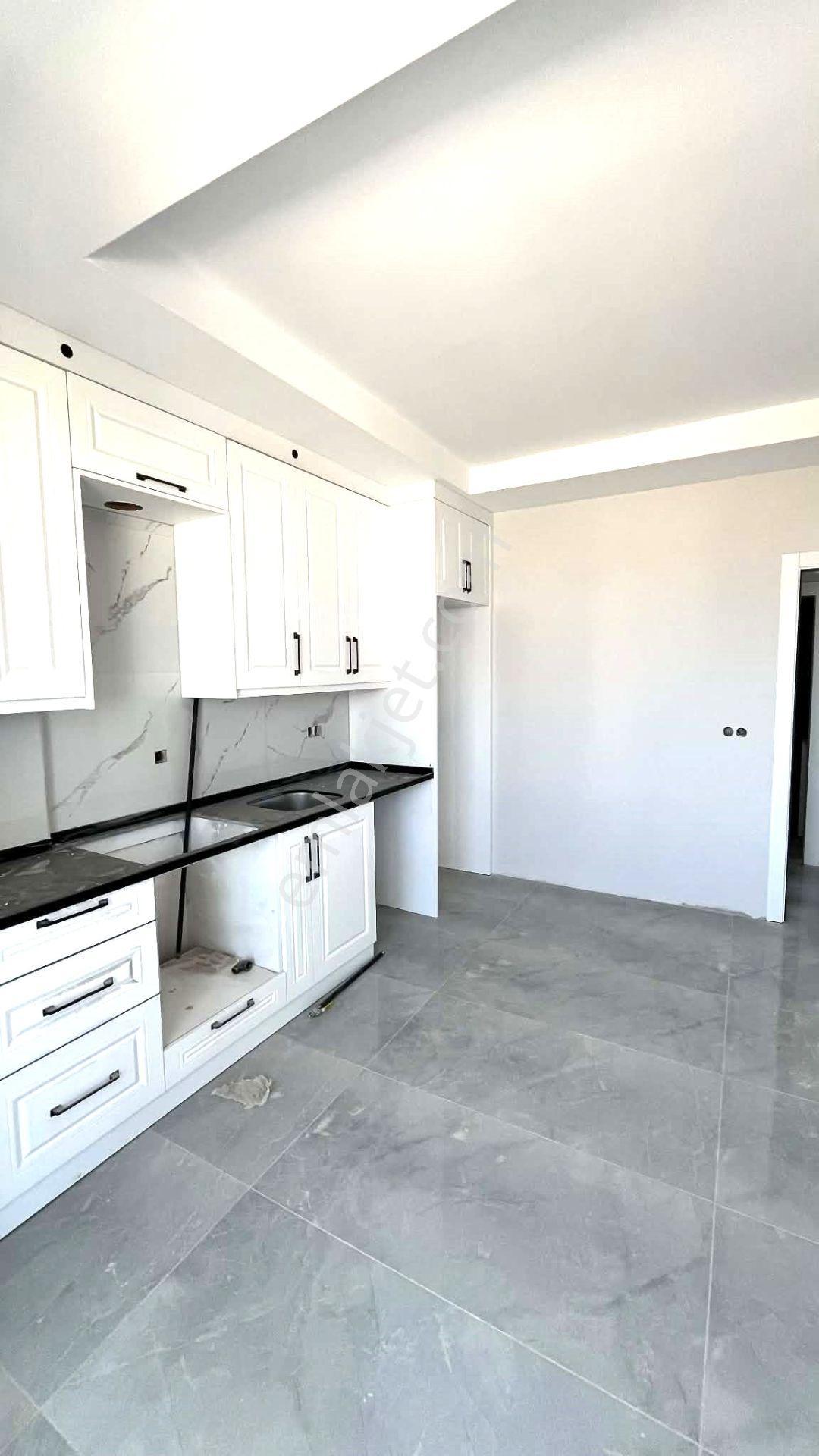 İlbadı Mahallesinde 3 Katlı Binanın 3. Katı 3+1/145 M2 Parkın Yanı Sıfır Daire 4.750.000 Tl