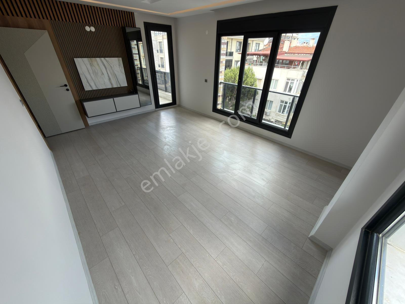 Referans'tan Altınkum'da Denize 50 Mt Yerden Isıtmalı Şık Tasarımlı 3+1 Daire - Görsel 2
