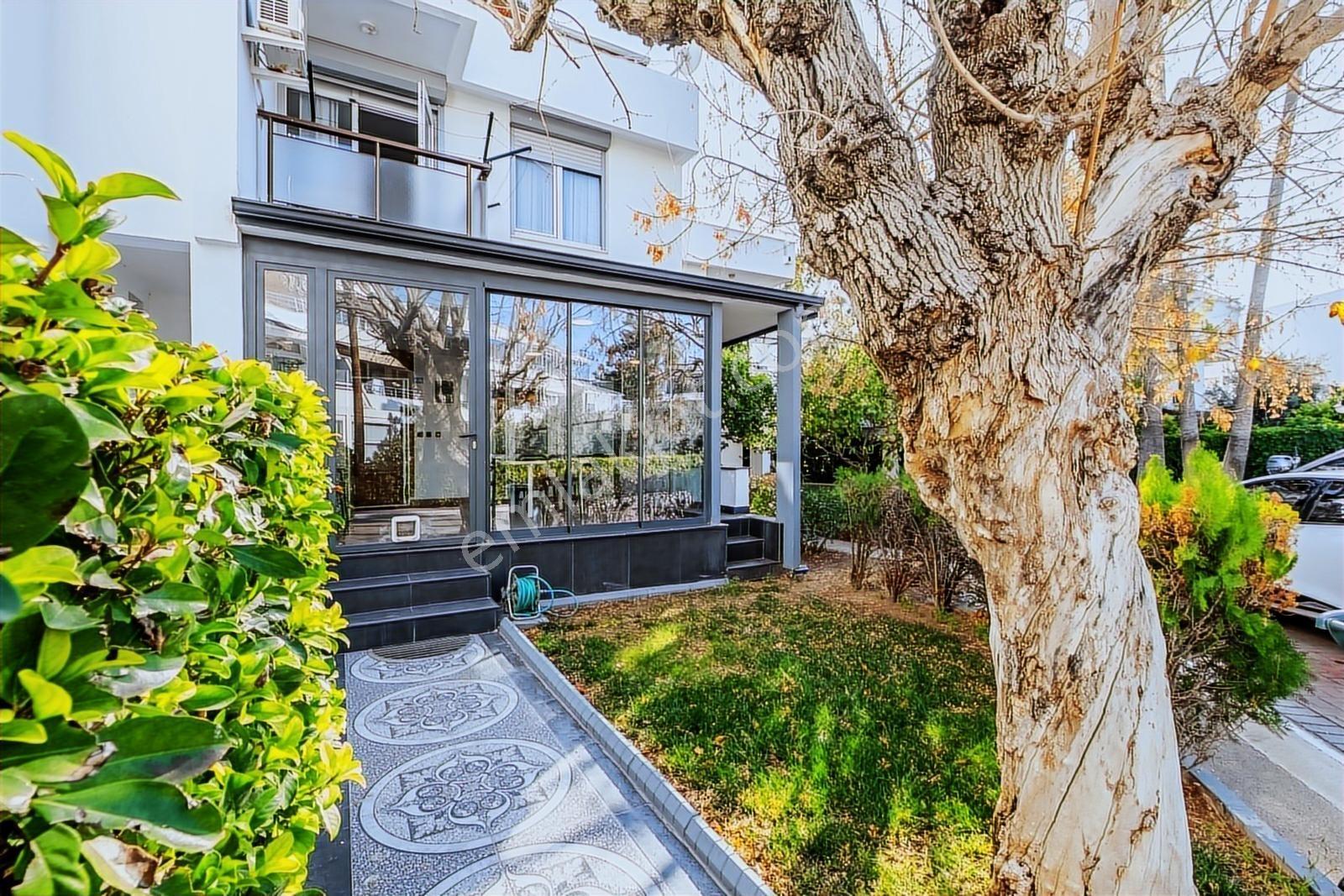 Martılı Sitesinde 1.sırada Denize Sıfır 5+1 Kiralık Boş Villa - Görsel 2