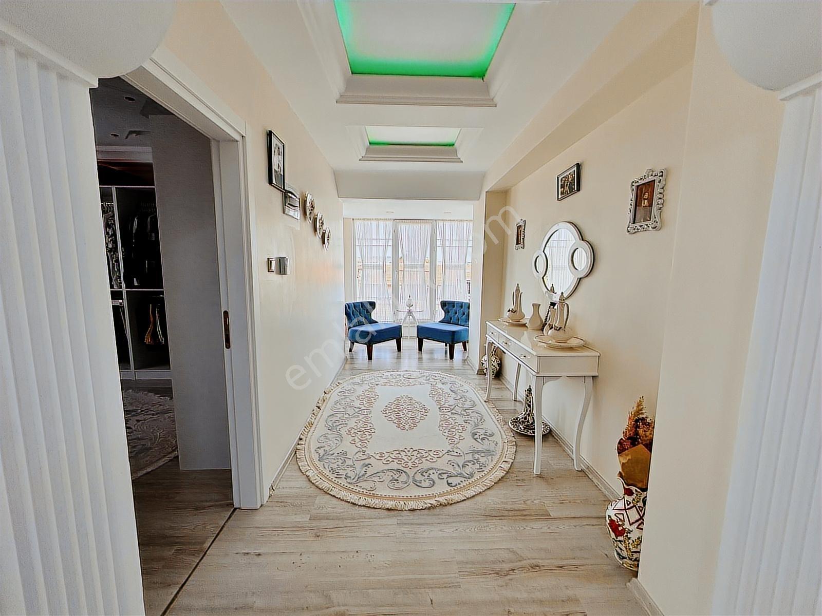 Banaz'da Emsalsiz Bahçeli 5+1 Forleks Satılık Masrafsız Villa - Görsel 32