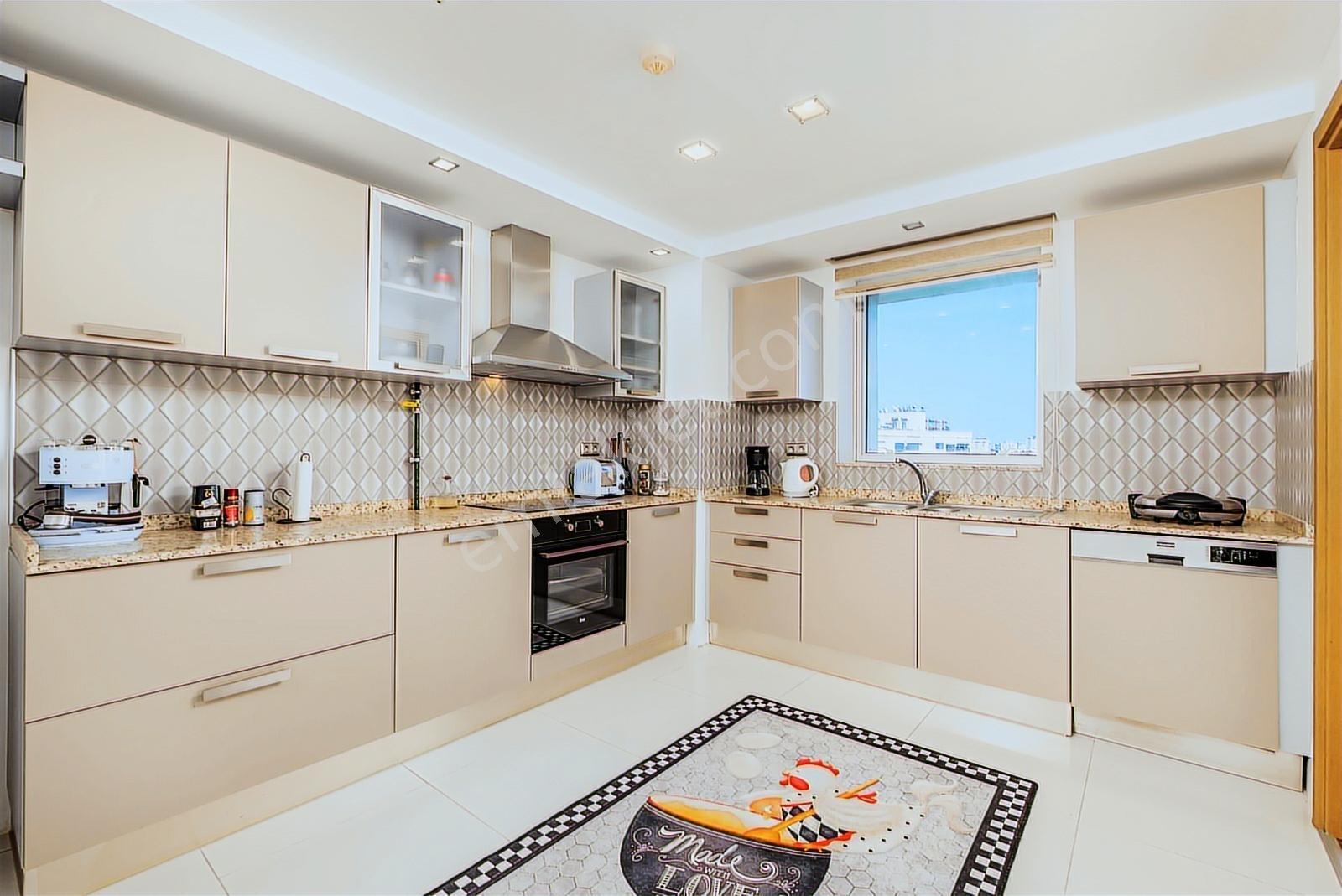 Şirinyalı'da Deniz Manzaralı Özellikli Sitede 3+1 180m2 Kiralık - Görsel 4